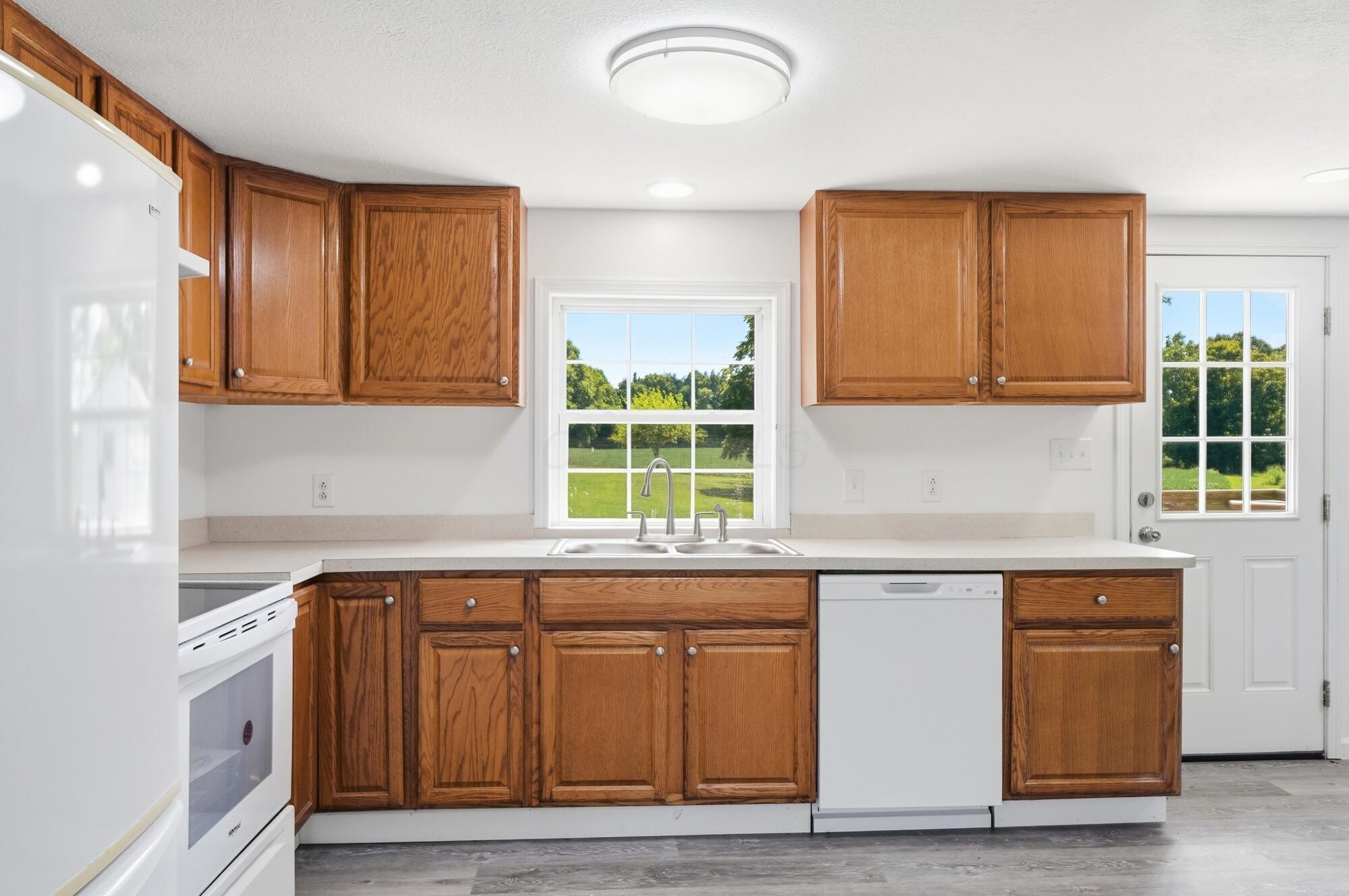 226029446 Property Photo 14