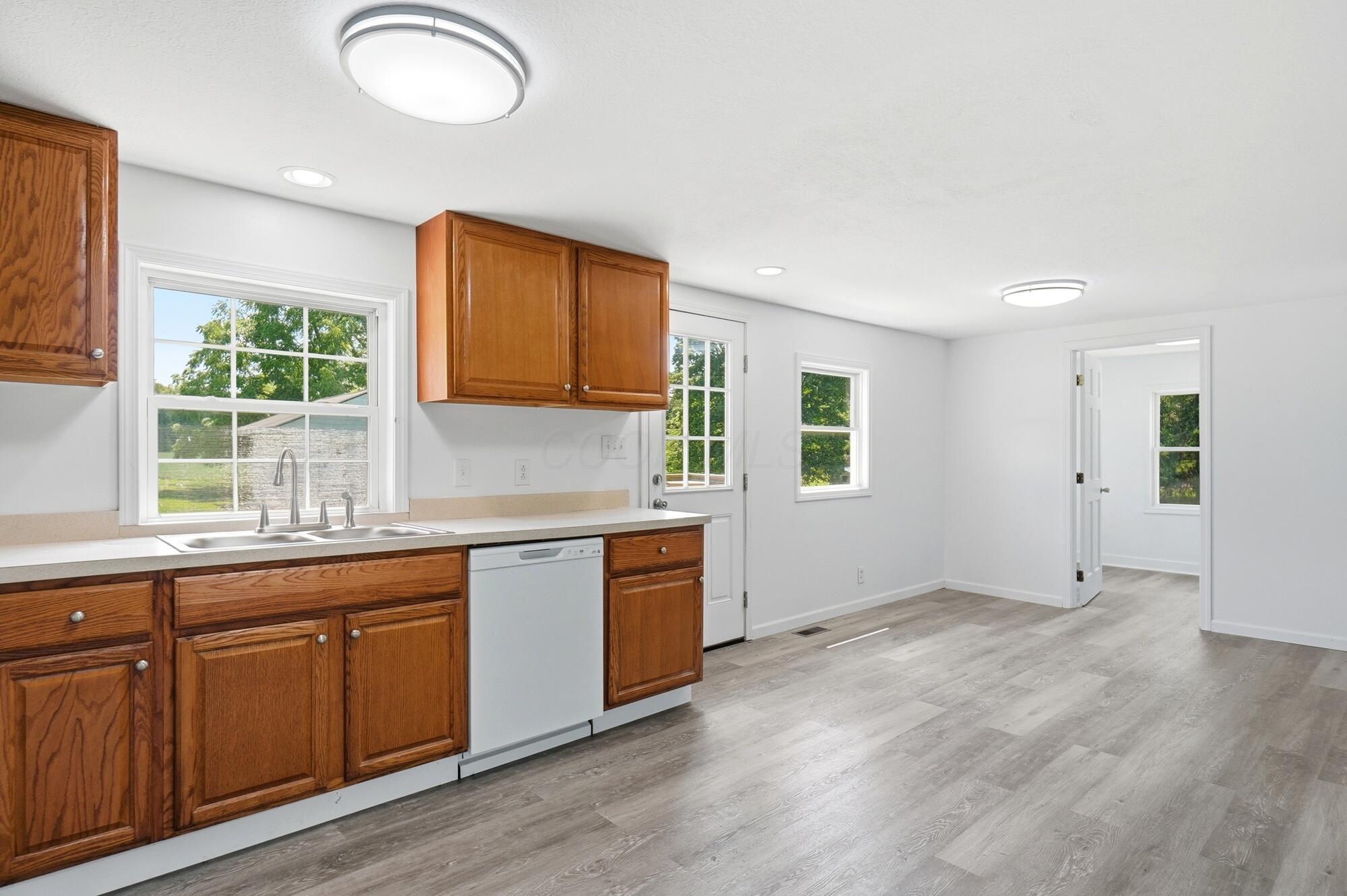 226029446 Property Photo 15