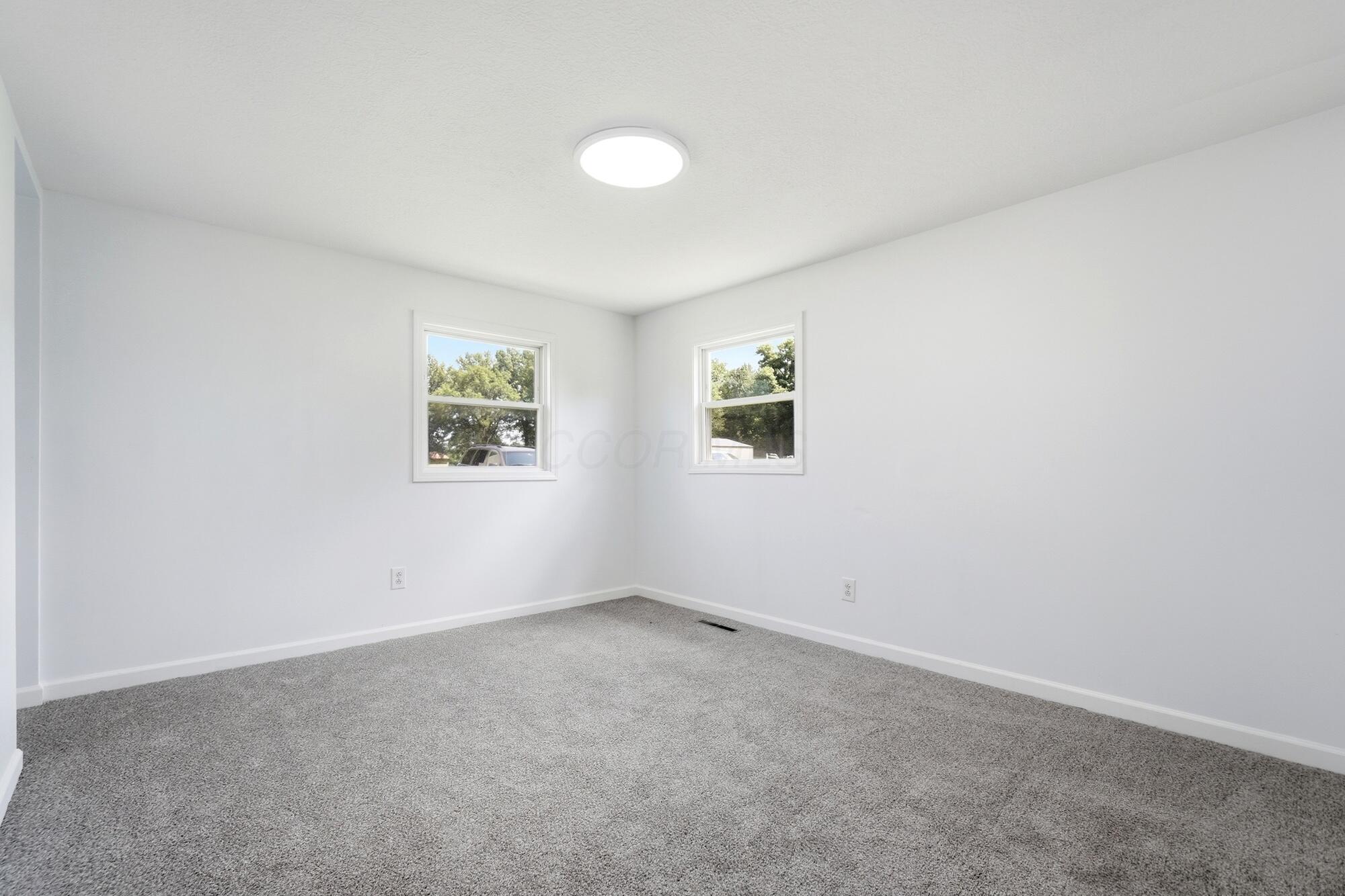 226029446 Property Photo 27