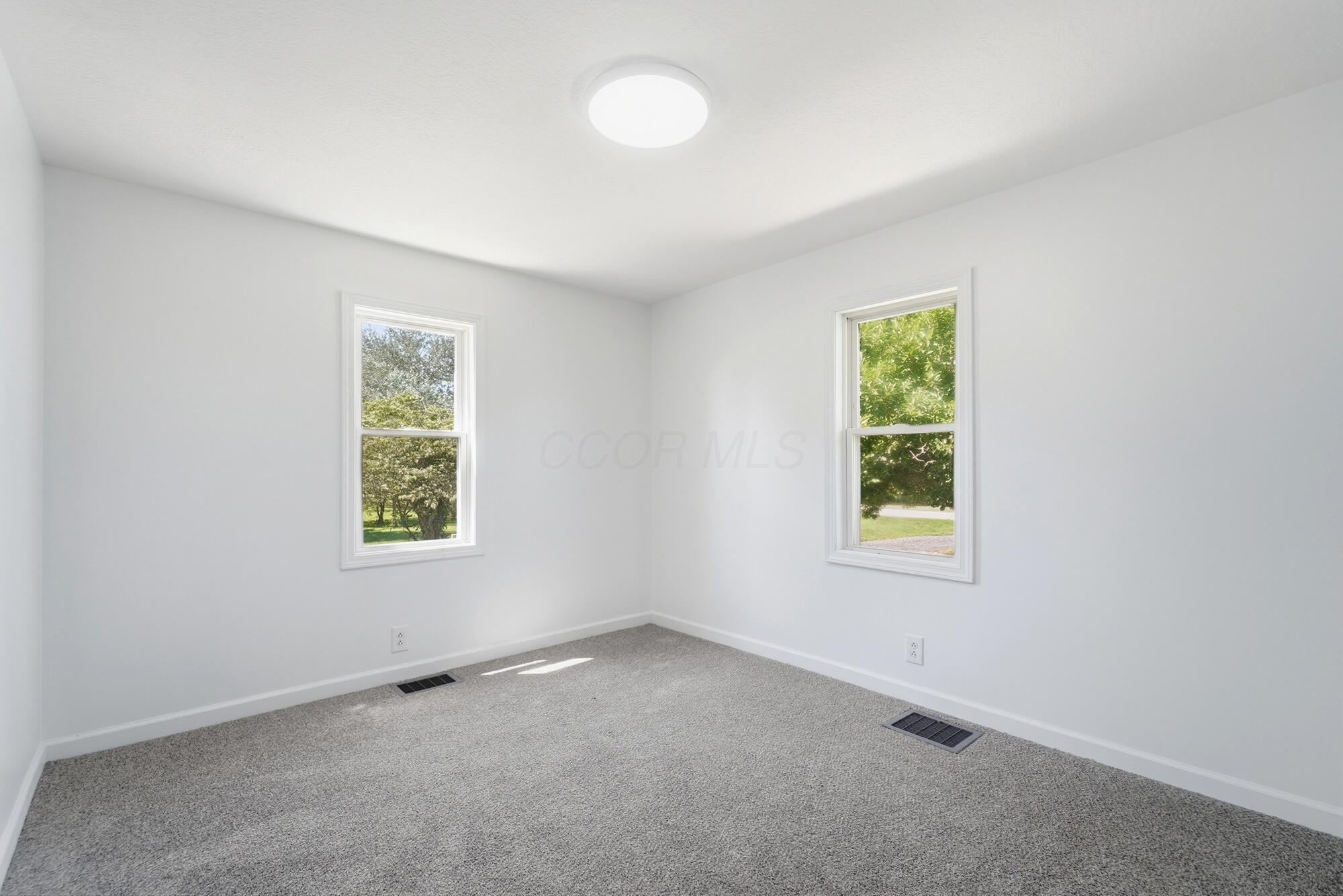 226029446 Property Photo 30