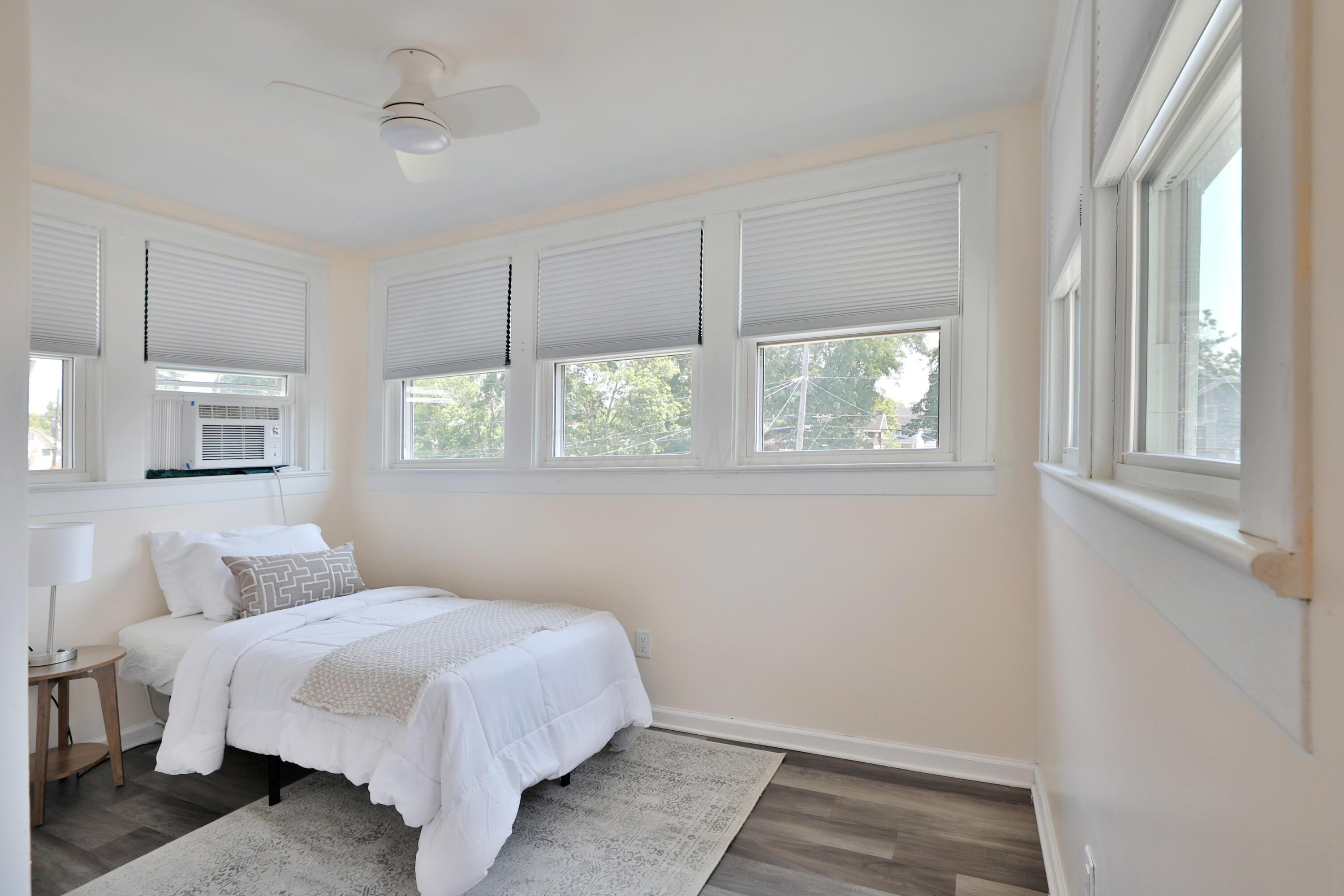 664 Euclaire Avenue Property Photo 33