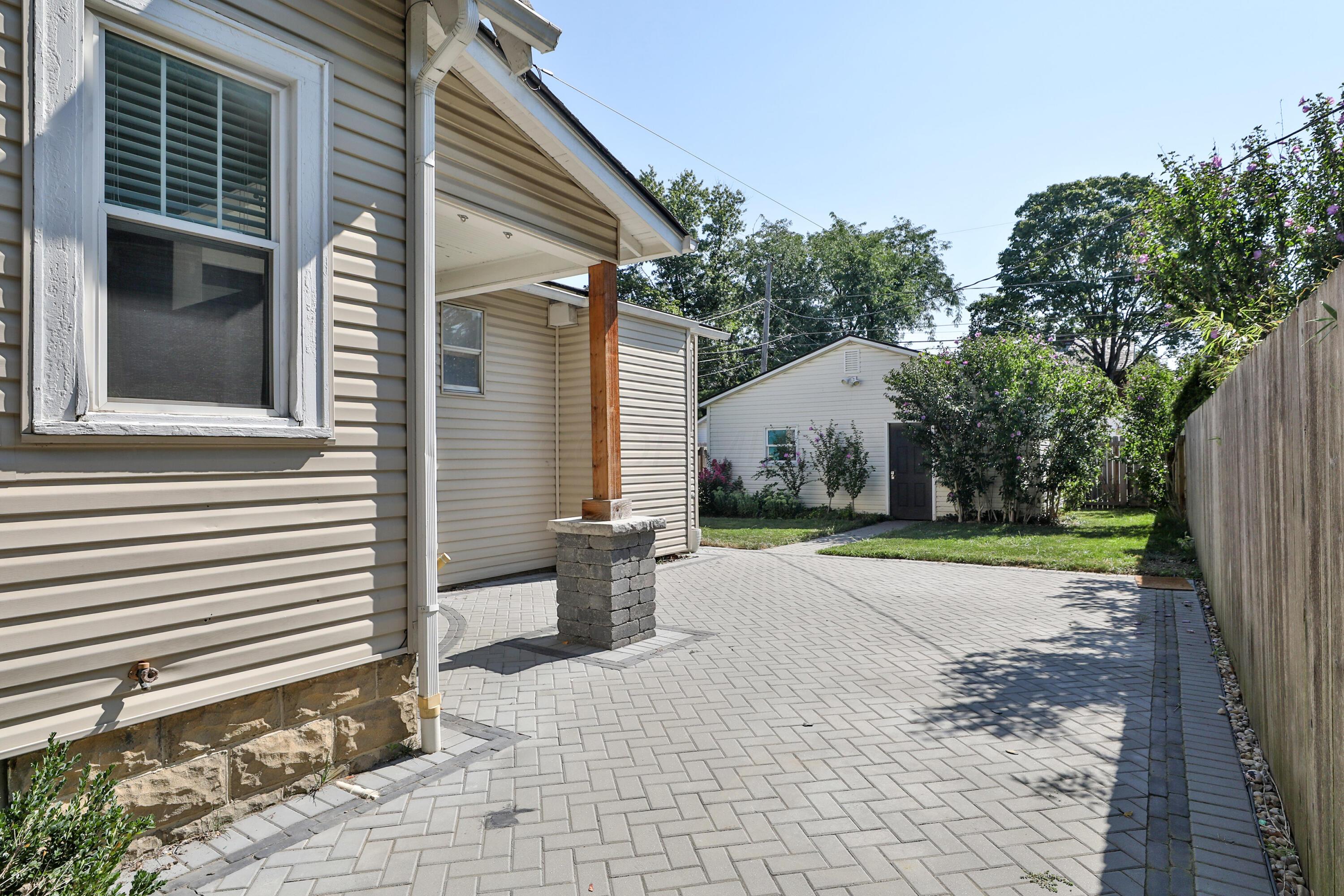 664 Euclaire Avenue Property Photo 39