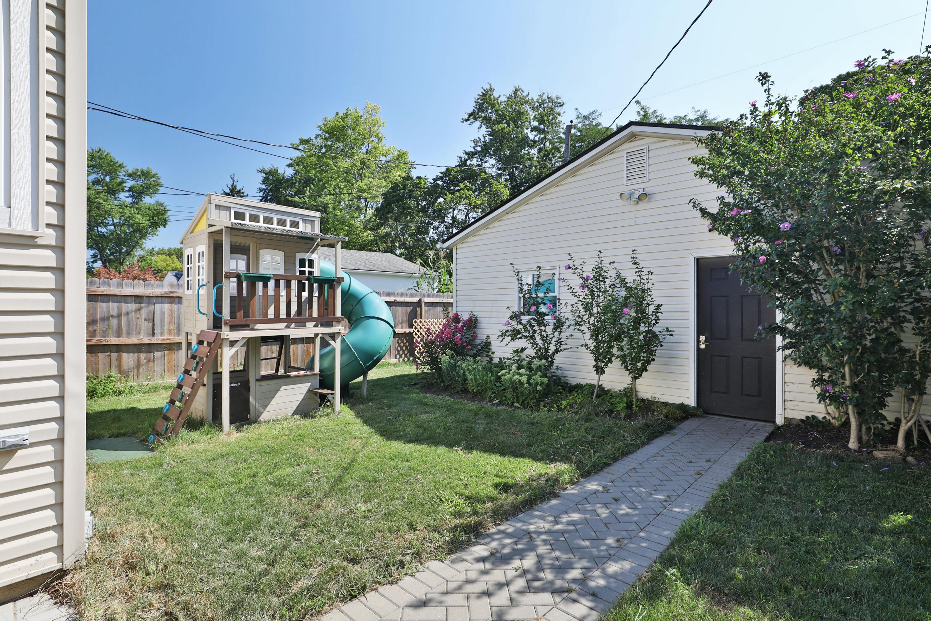 664 Euclaire Avenue Property Photo 43