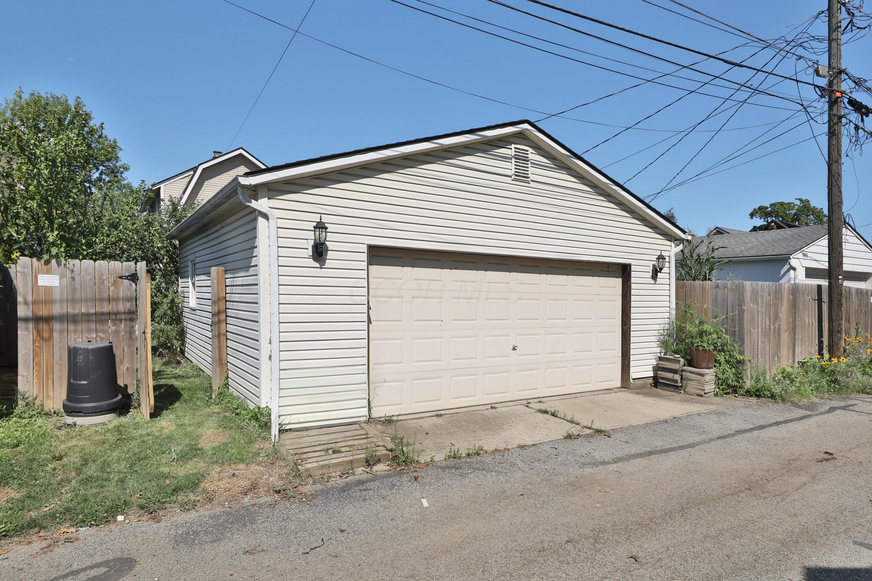 664 Euclaire Avenue Property Photo 45