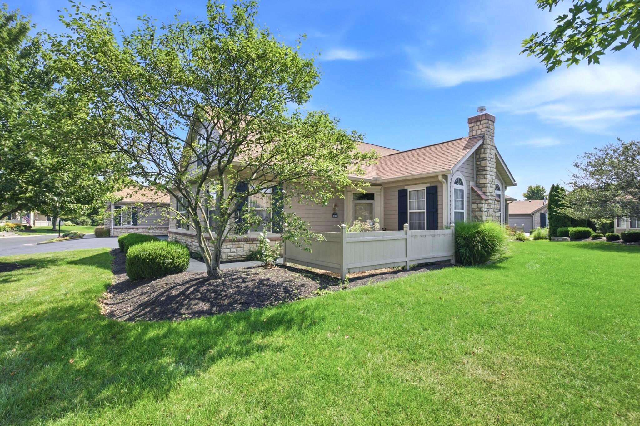 850 Lambton Circle W