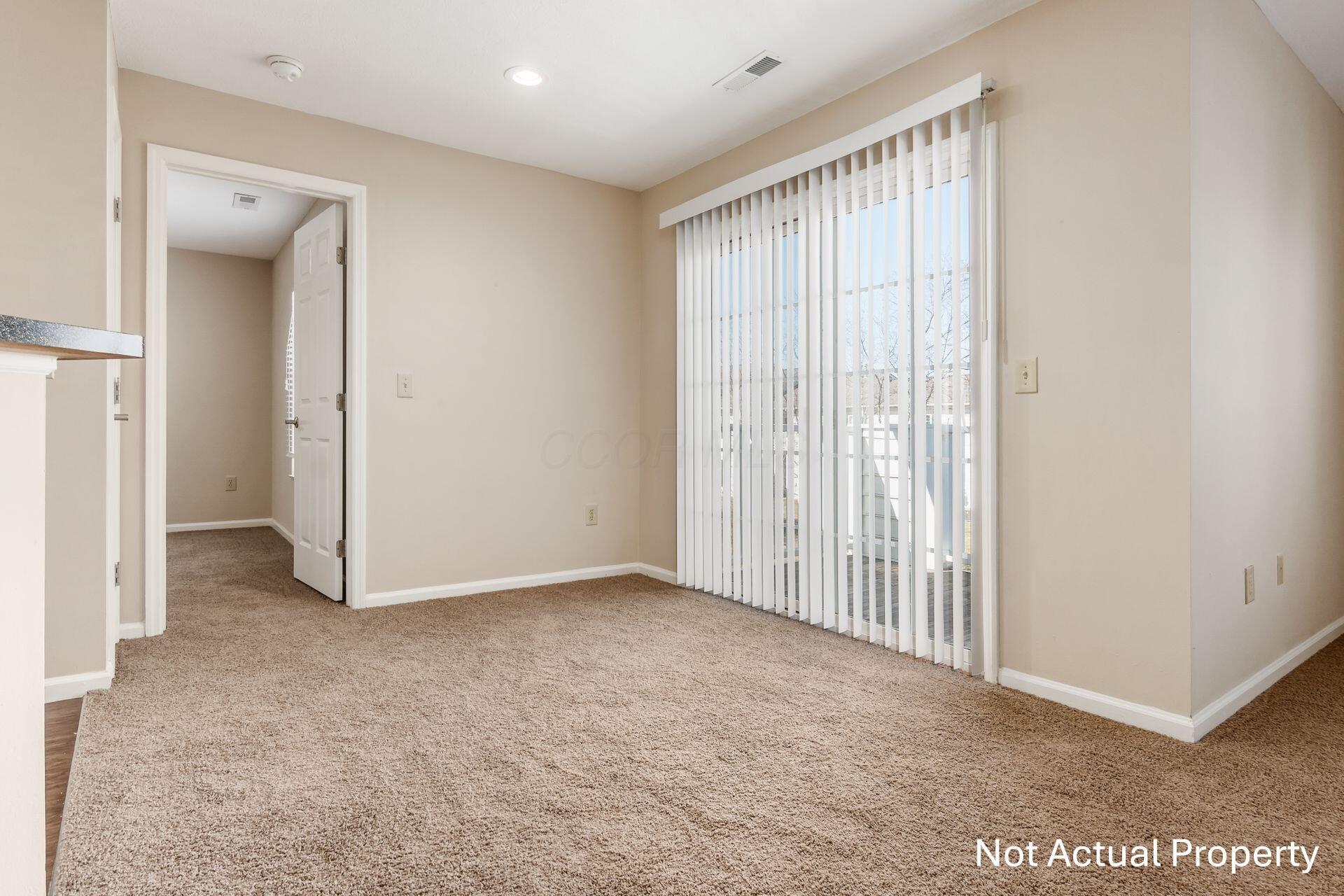 4981 Stratford Pine Lane Property Photo 6