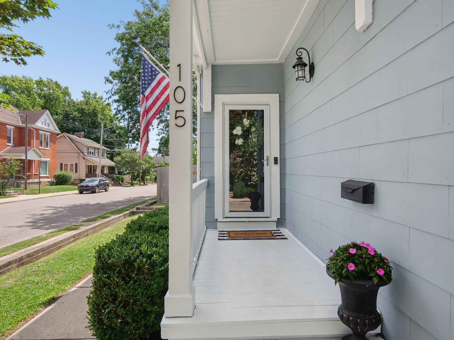 105 E Gates Street Property Photo 3