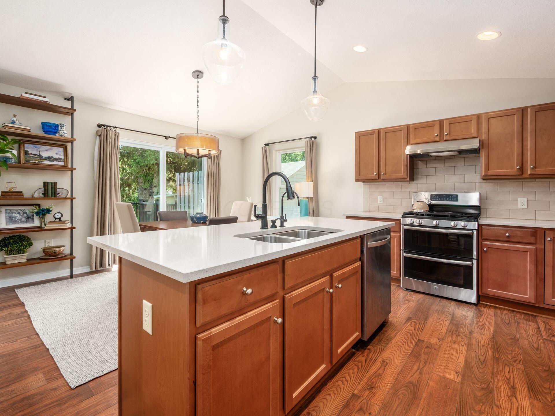 655 E Beaumont Road Property Photo 4