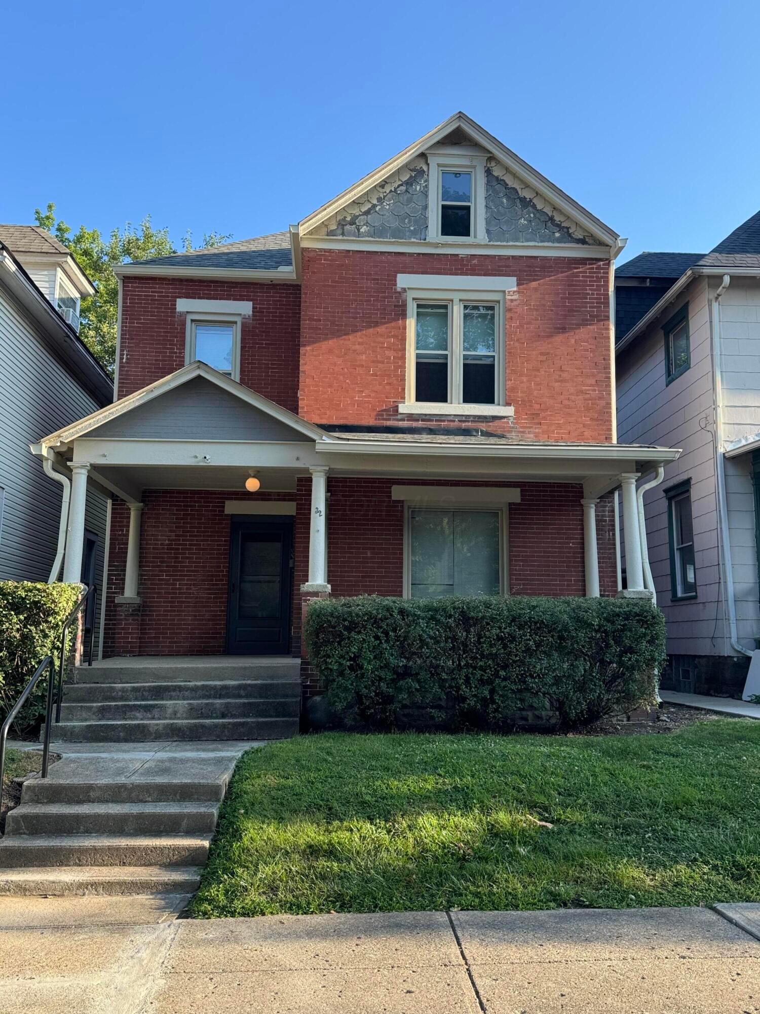 32 E Maynard Avenue
