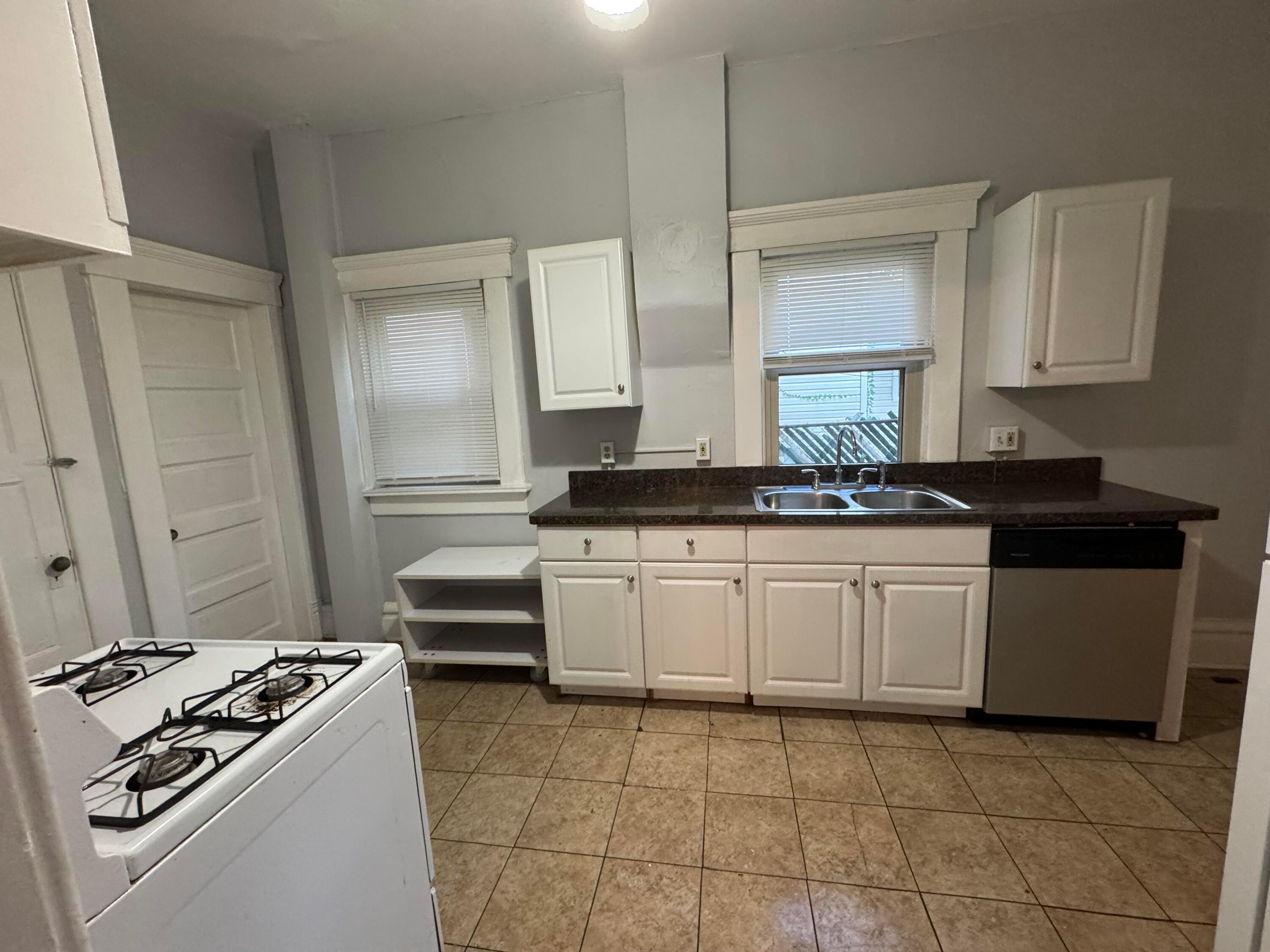 32 E Maynard Avenue Property Photo 9