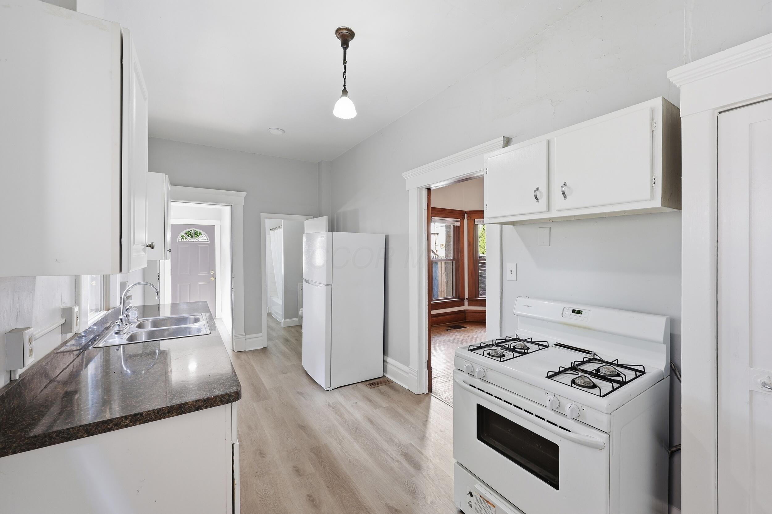 32 E Maynard Avenue Property Photo 11