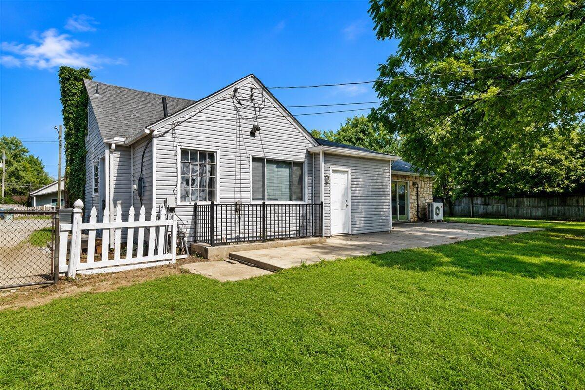 359 N Sylvan Avenue Property Photo 4