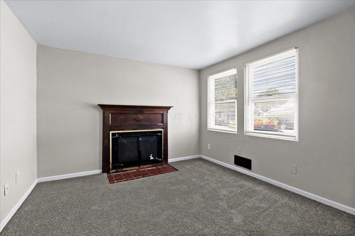 359 N Sylvan Avenue Property Photo 17