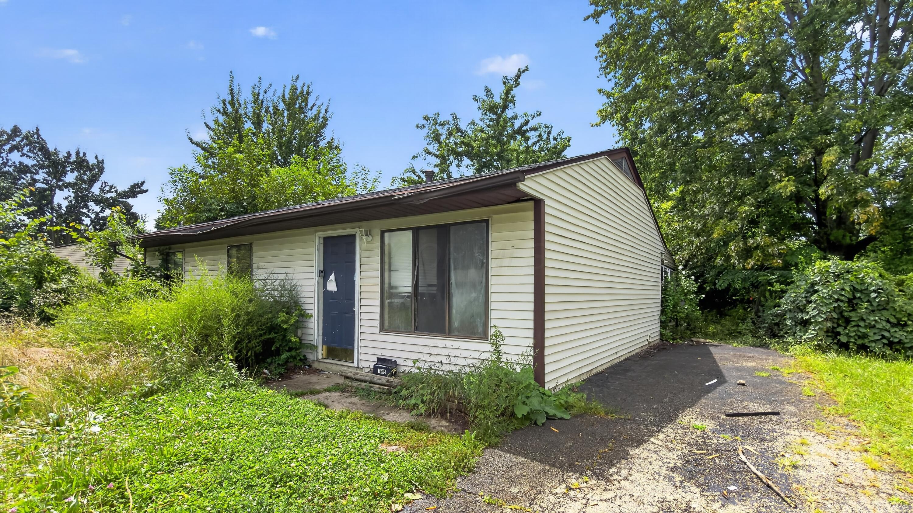 1695 Wilton Drive Property Photo 2