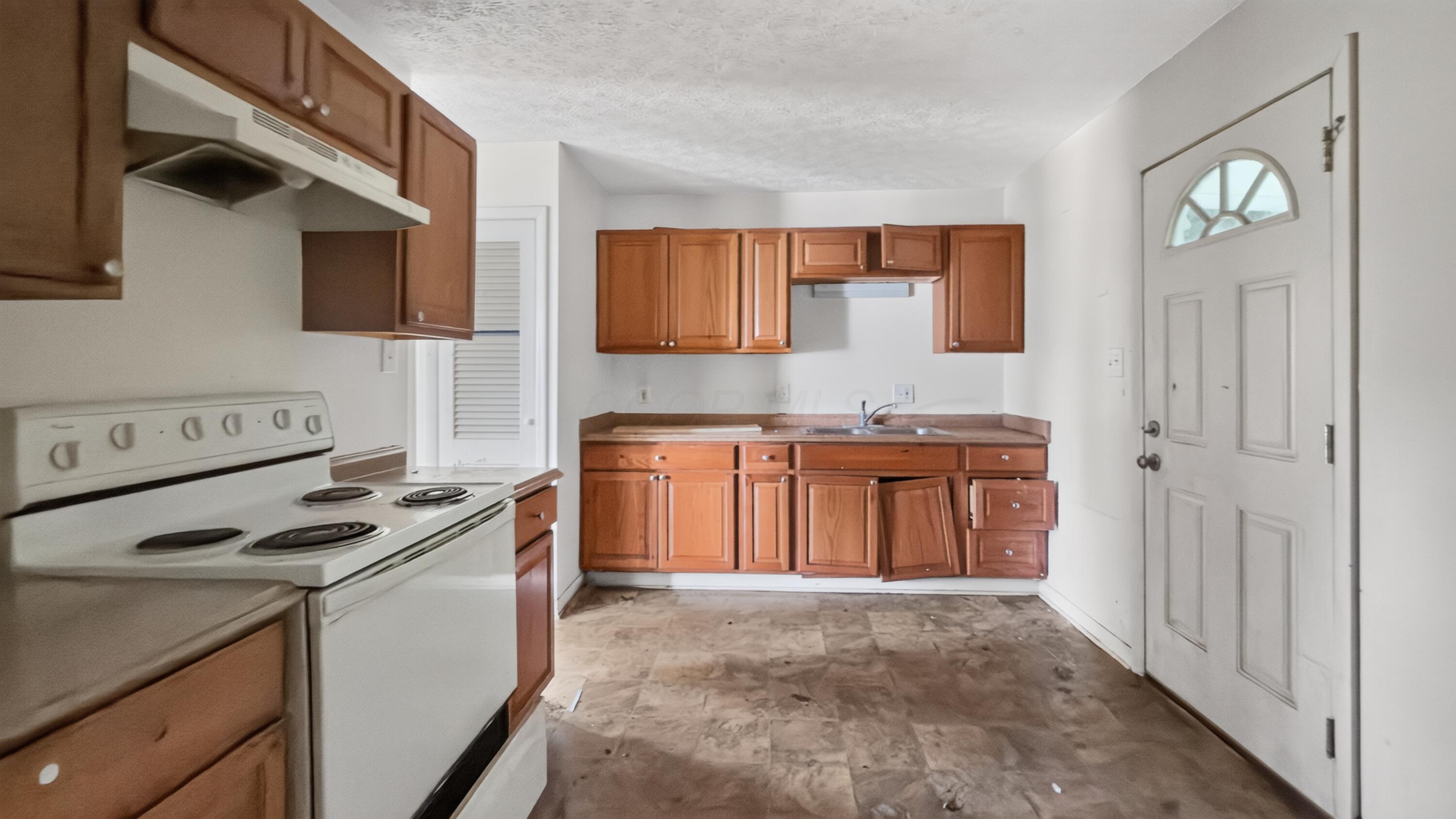 1695 Wilton Drive Property Photo 3