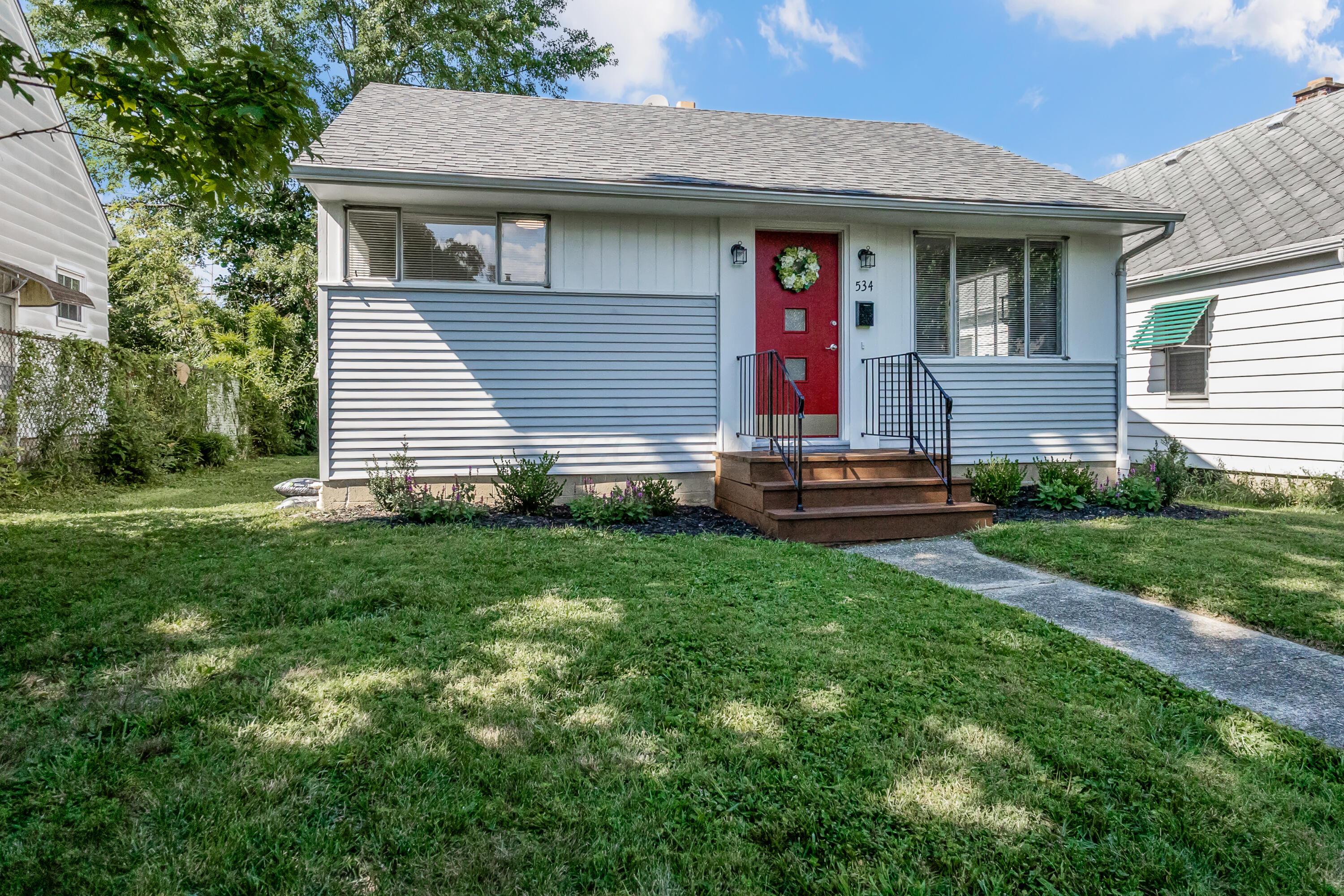 534 E Royal Forest Boulevard Property Photo 1