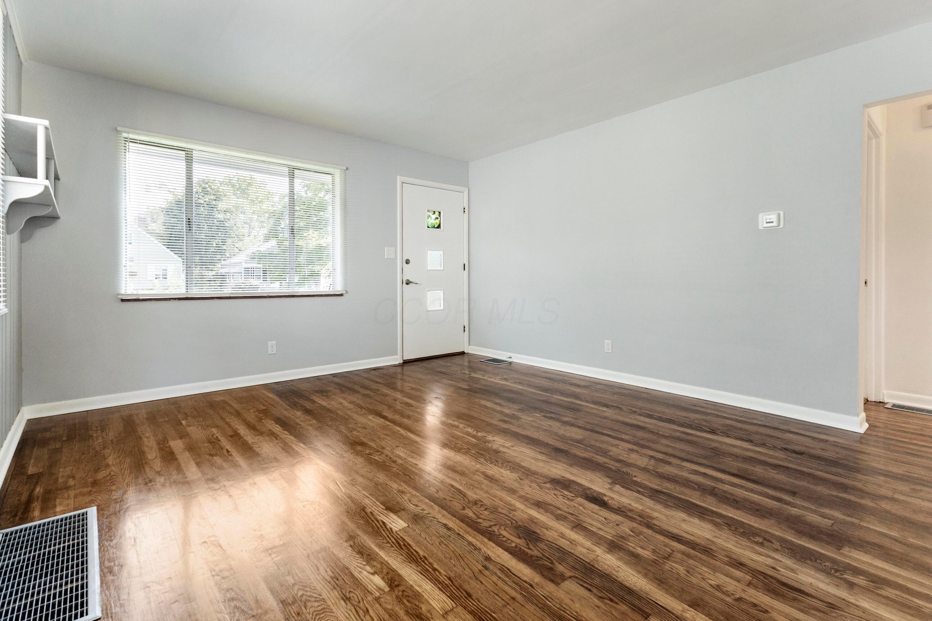 534 E Royal Forest Boulevard Property Photo 3