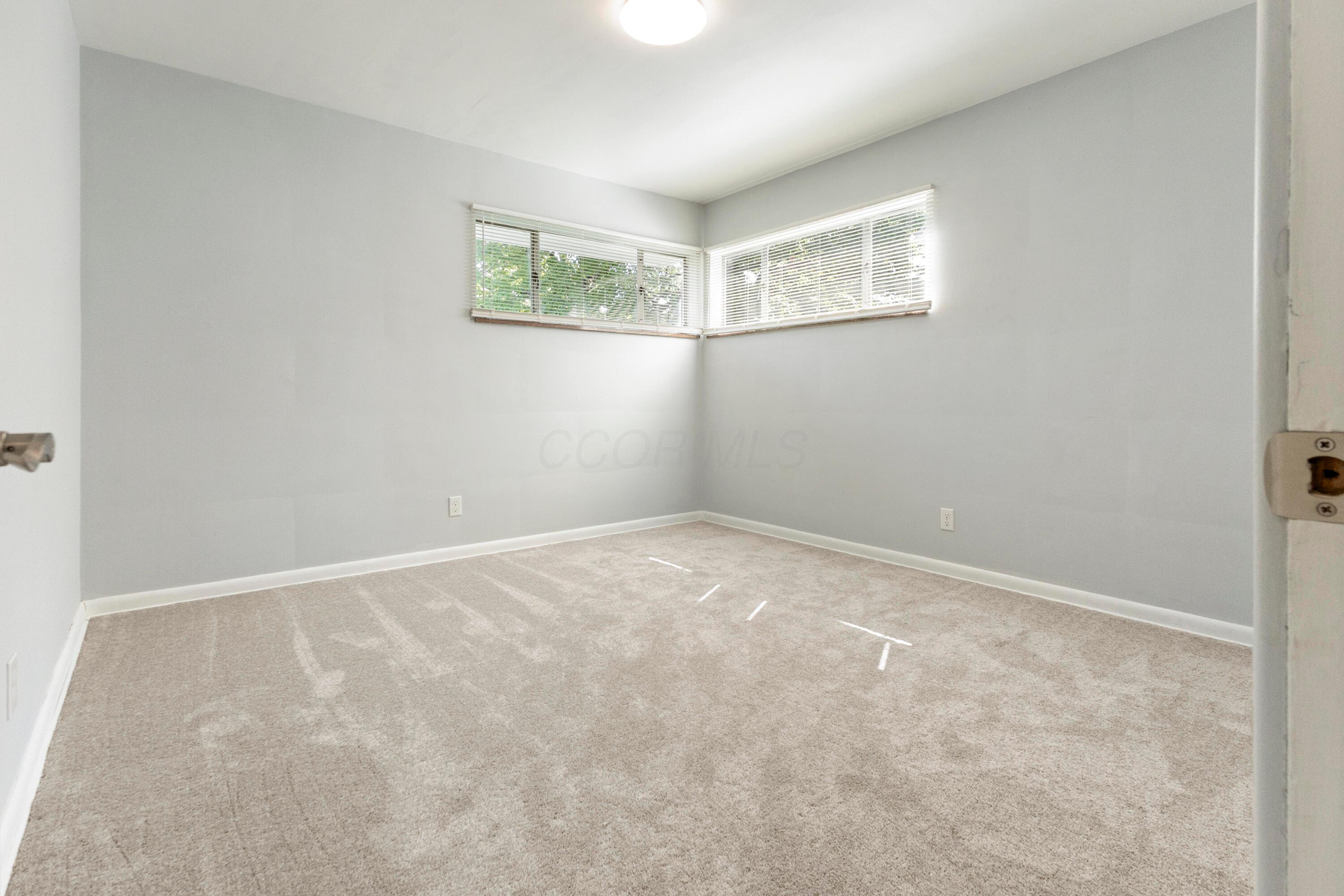 534 E Royal Forest Boulevard Property Photo 8