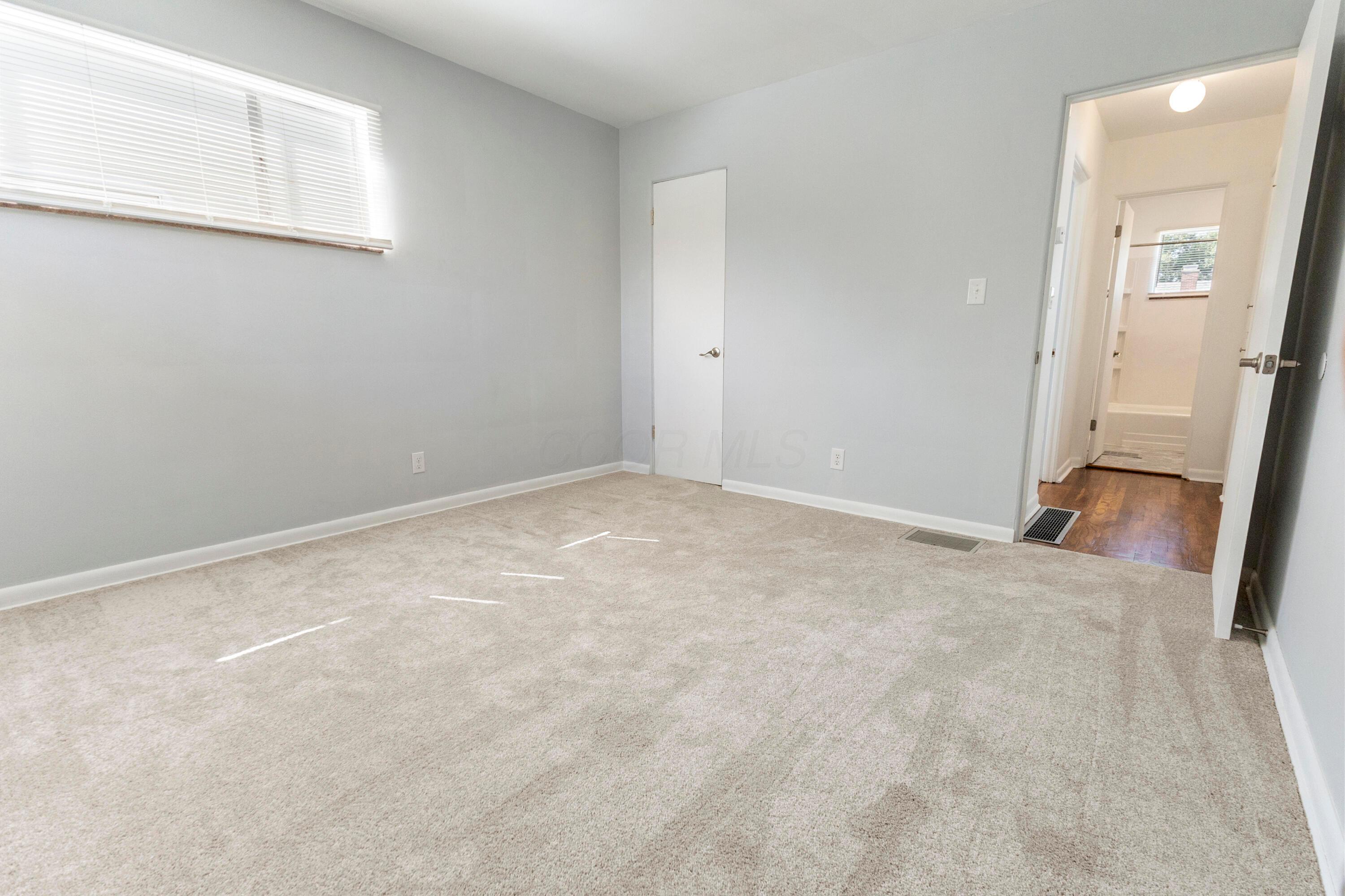 534 E Royal Forest Boulevard Property Photo 9