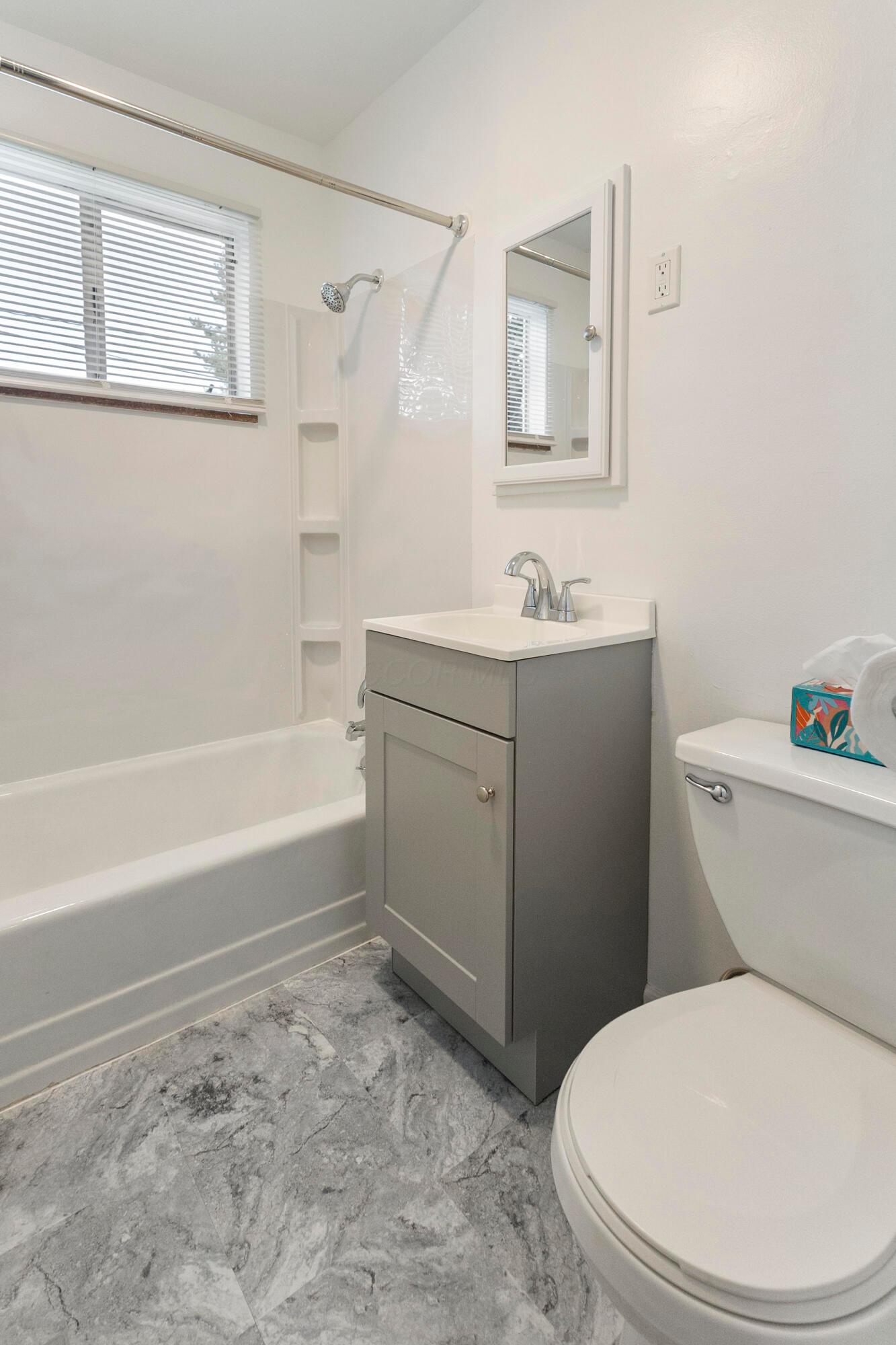 534 E Royal Forest Boulevard Property Photo 10