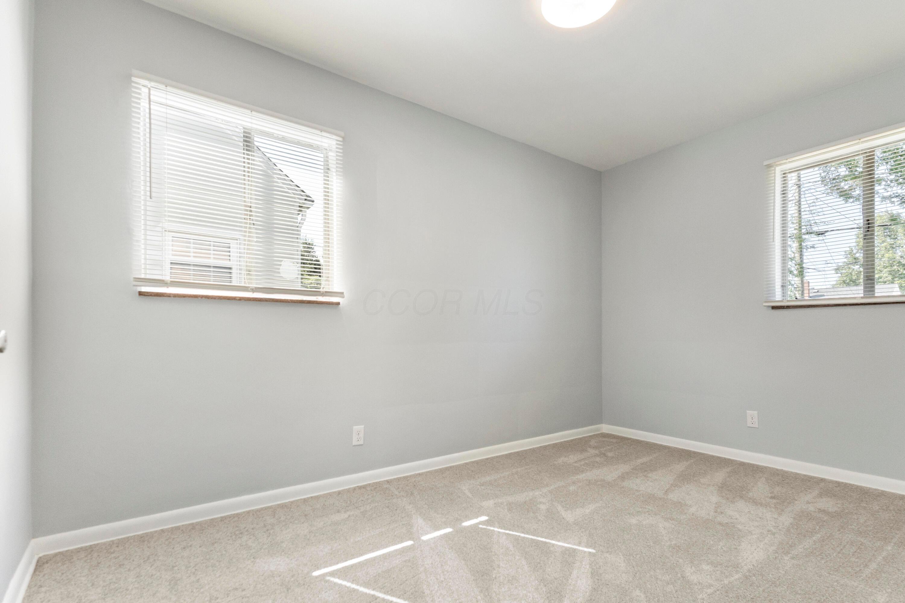 534 E Royal Forest Boulevard Property Photo 11