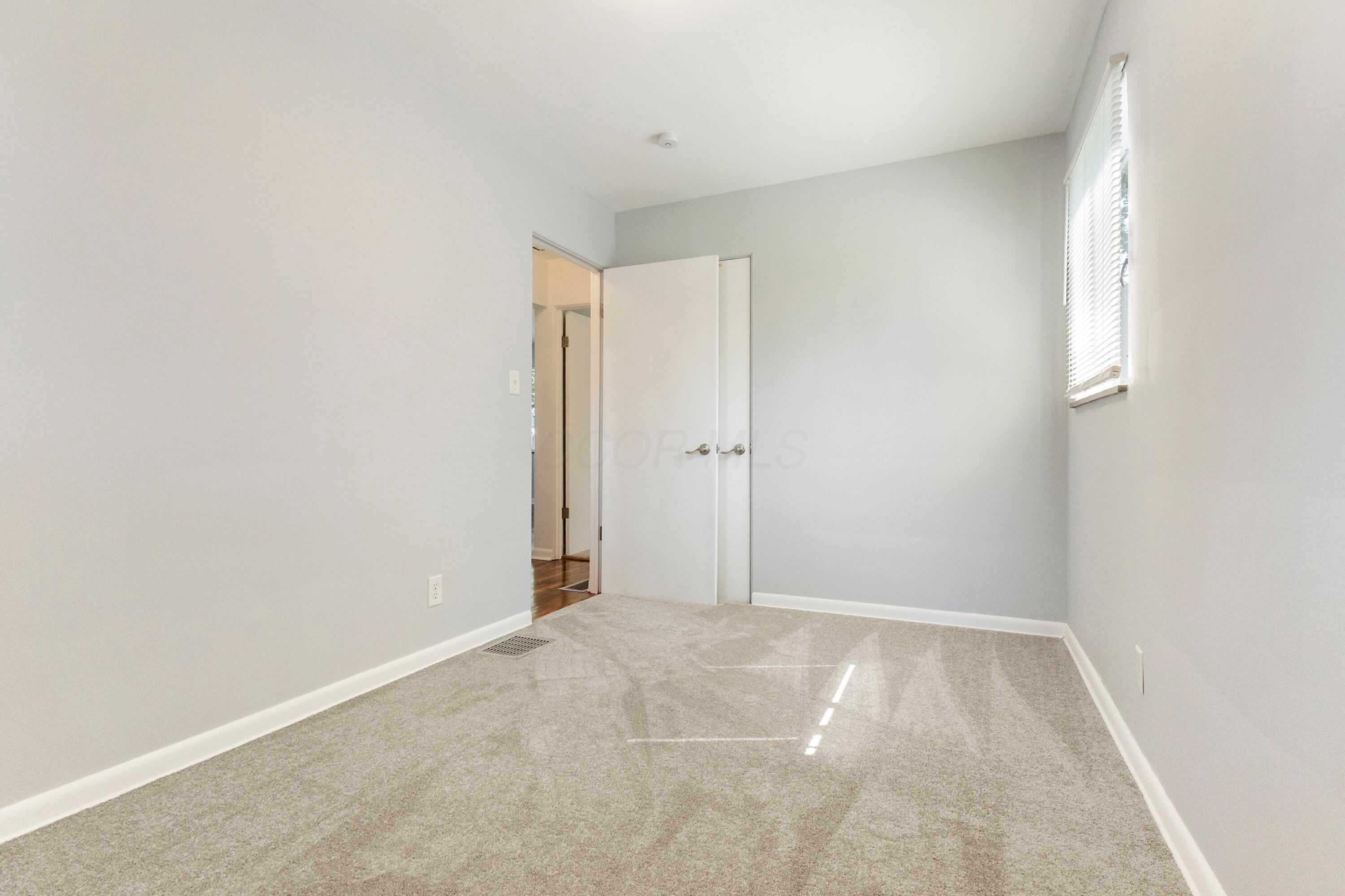 534 E Royal Forest Boulevard Property Photo 12
