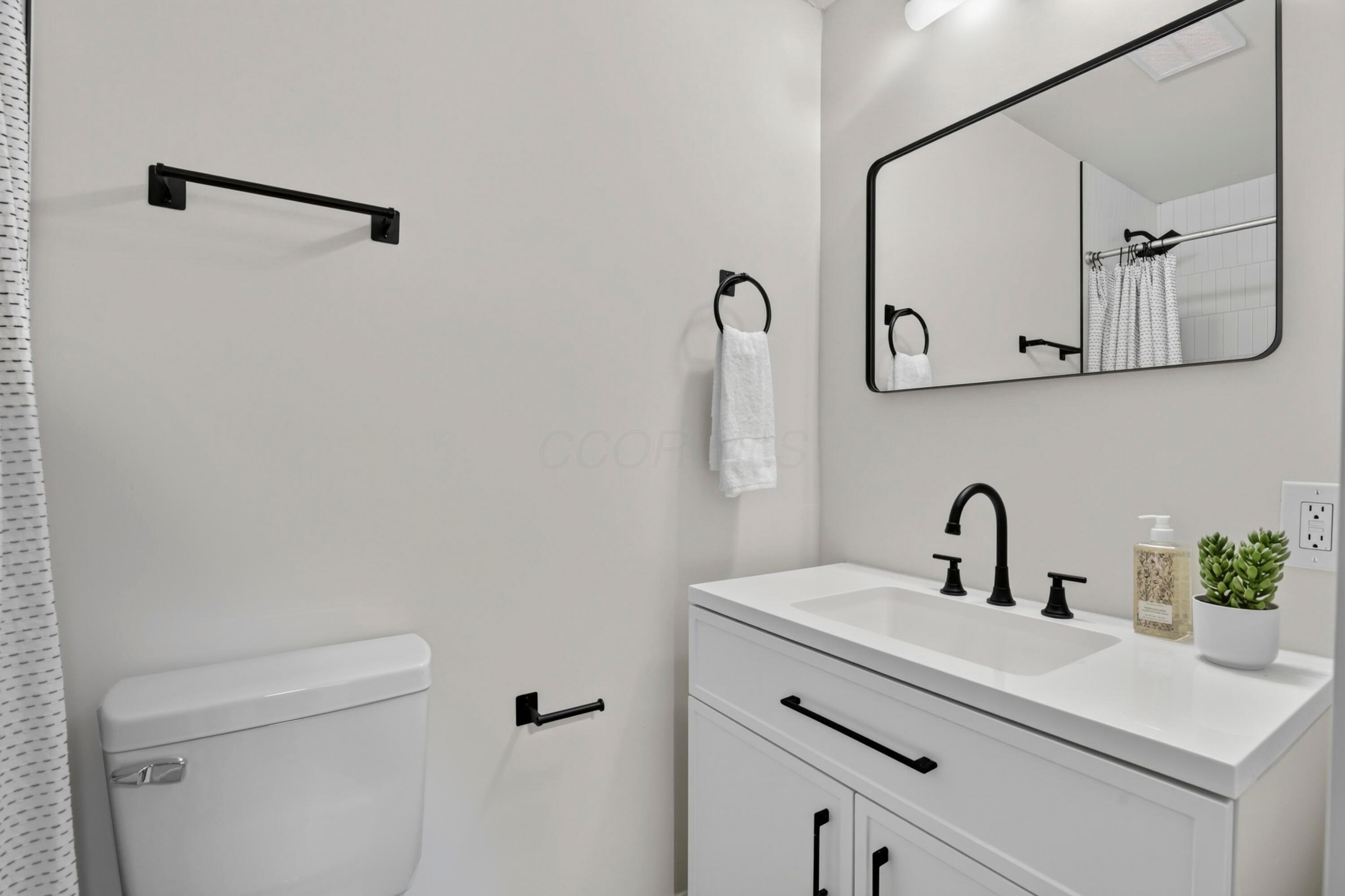 930 W Stephen Drive W Property Photo 33