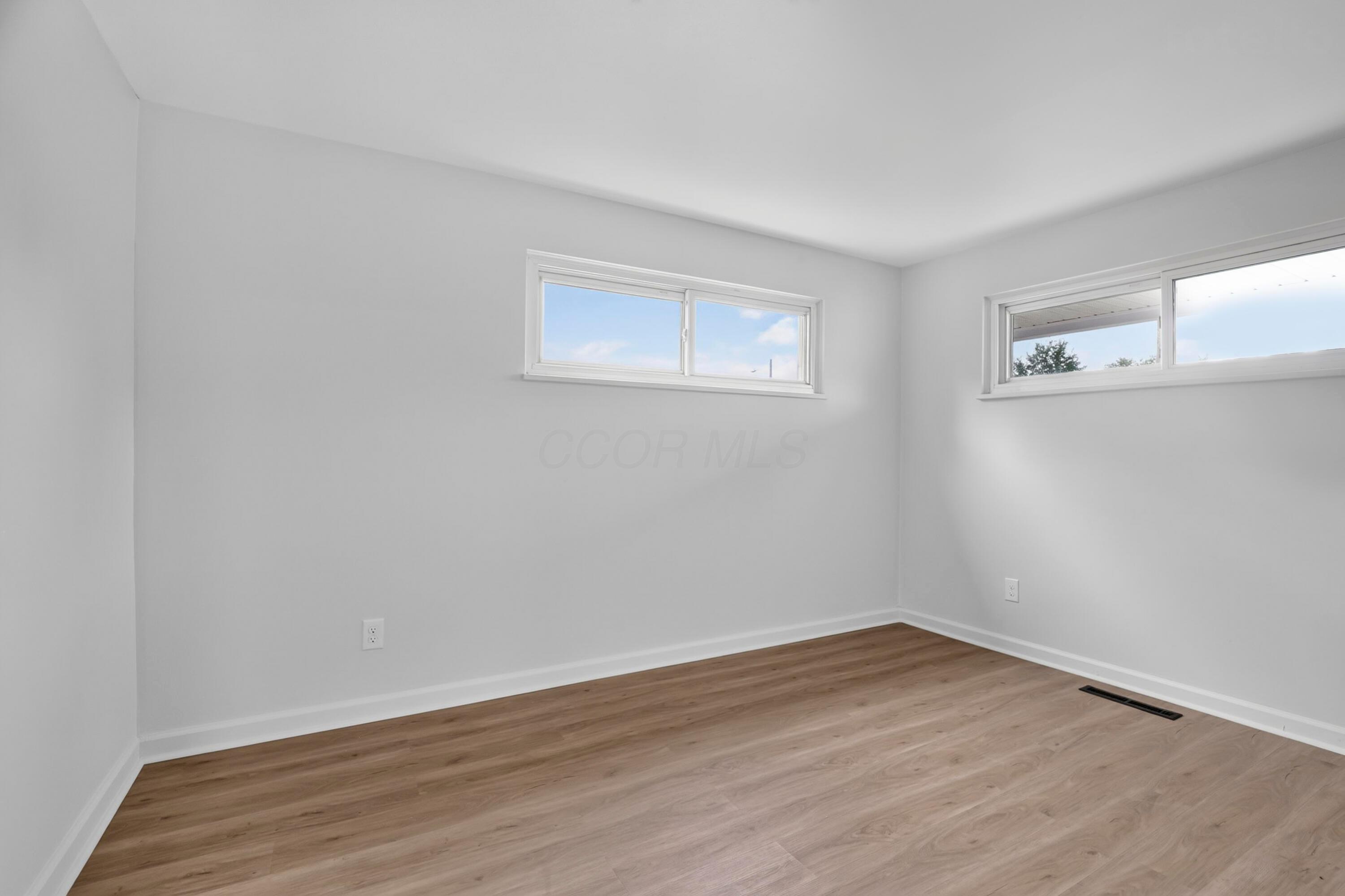 930 W Stephen Drive W Property Photo 45