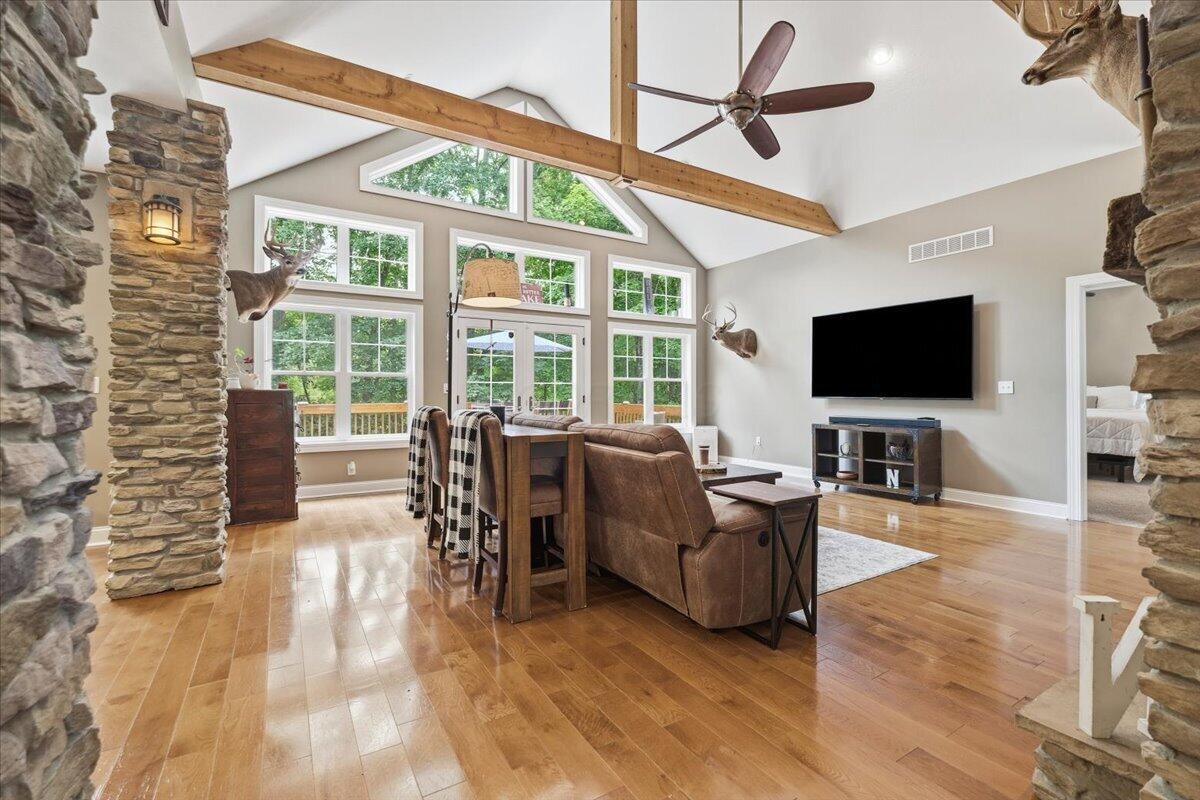 3315 Apple Valley Drive Property Photo 5