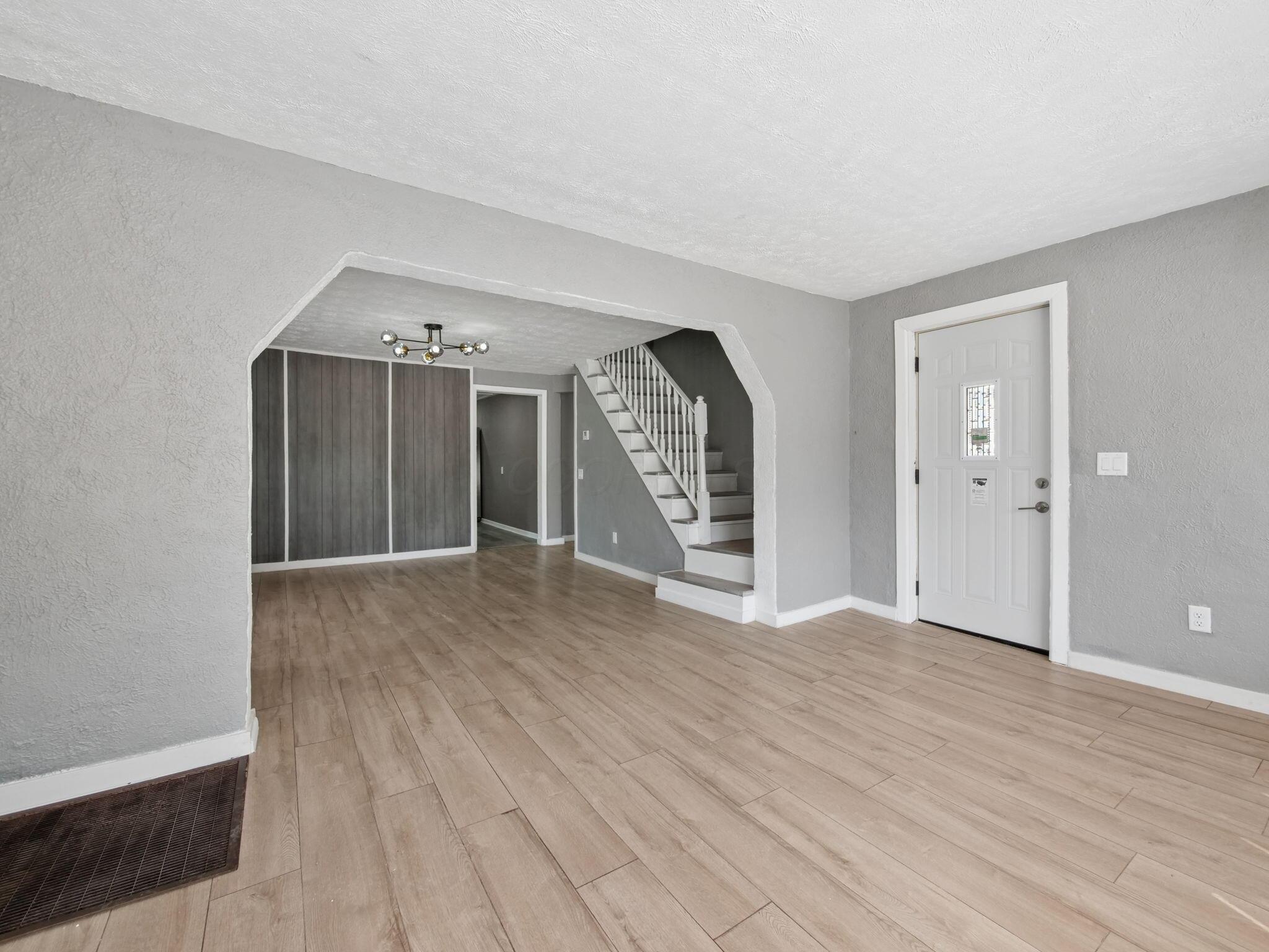 2247 Esmeralda Avenue Property Photo 9