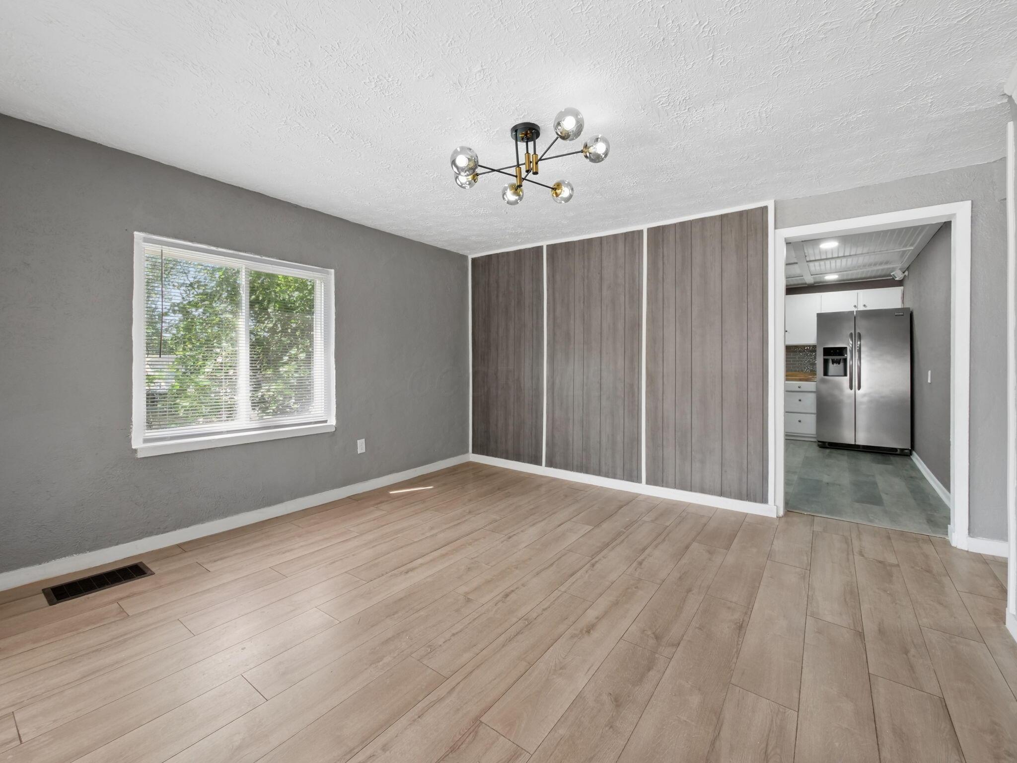 2247 Esmeralda Avenue Property Photo 10