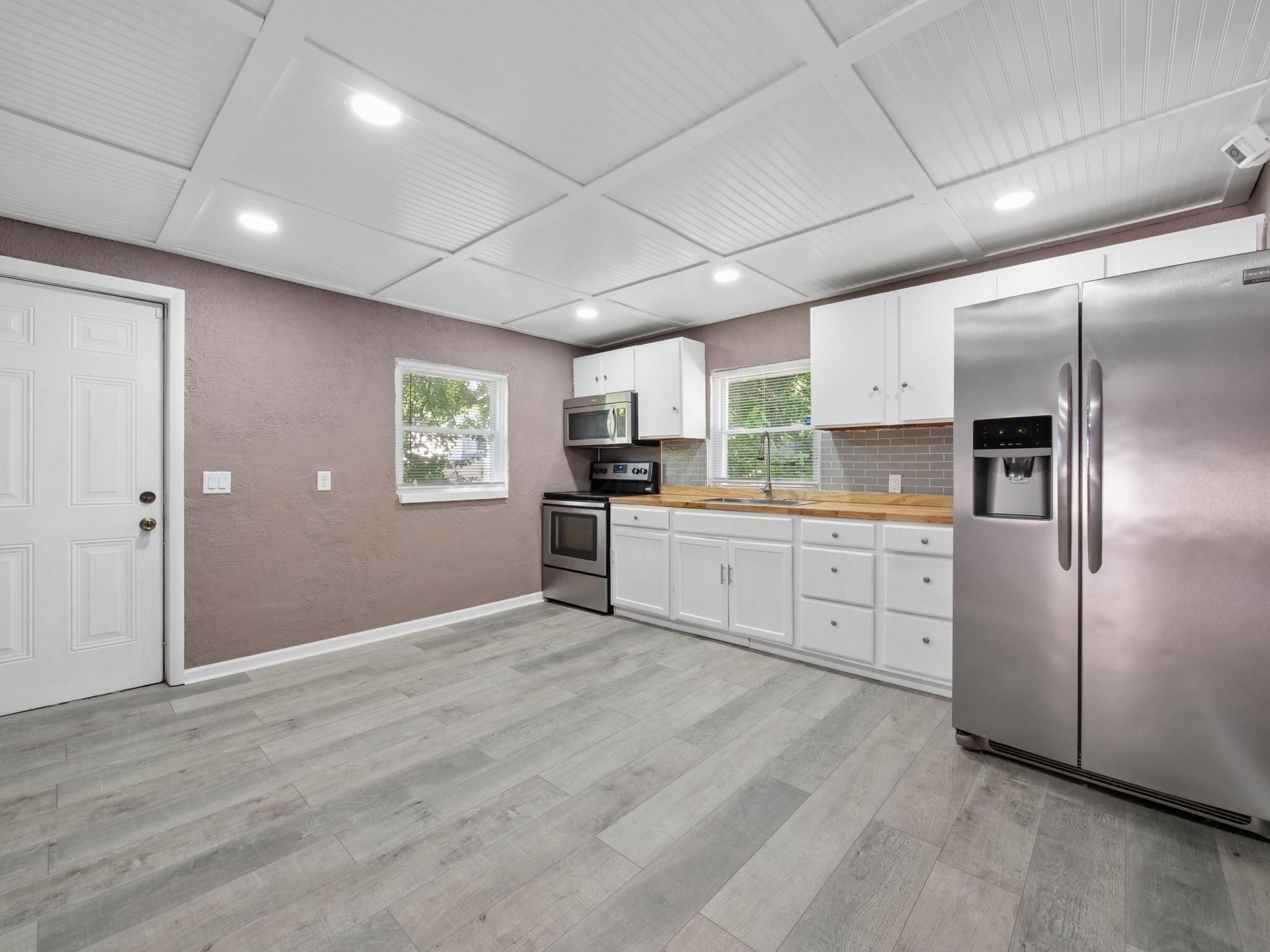 2247 Esmeralda Avenue Property Photo 12