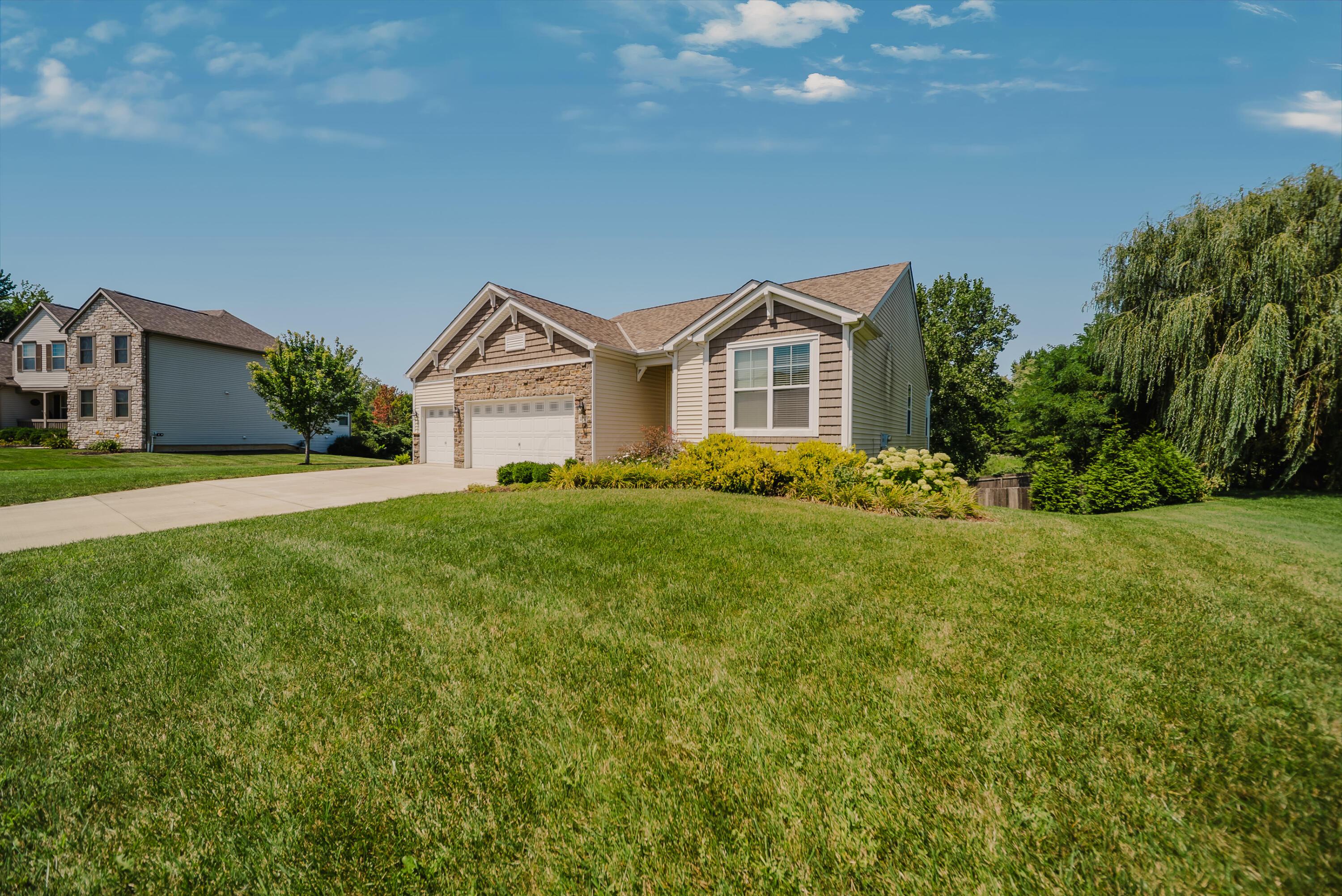 424 Rolling Acre Drive Property Photo 3
