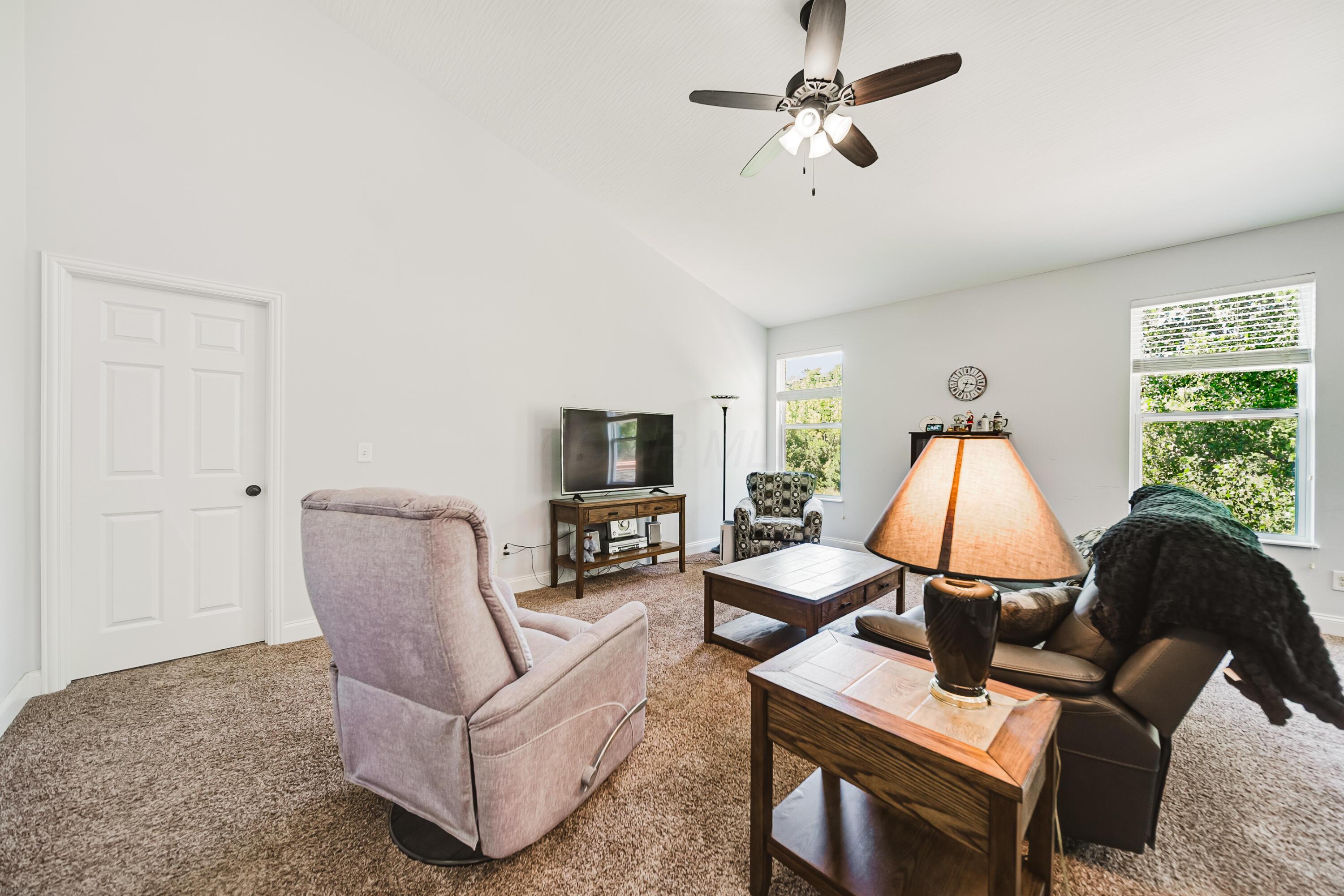 424 Rolling Acre Drive Property Photo 16