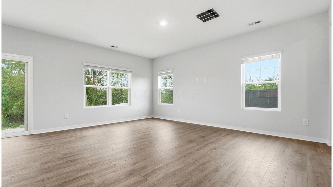 1380 Marinelli Drive E Property Photo 8