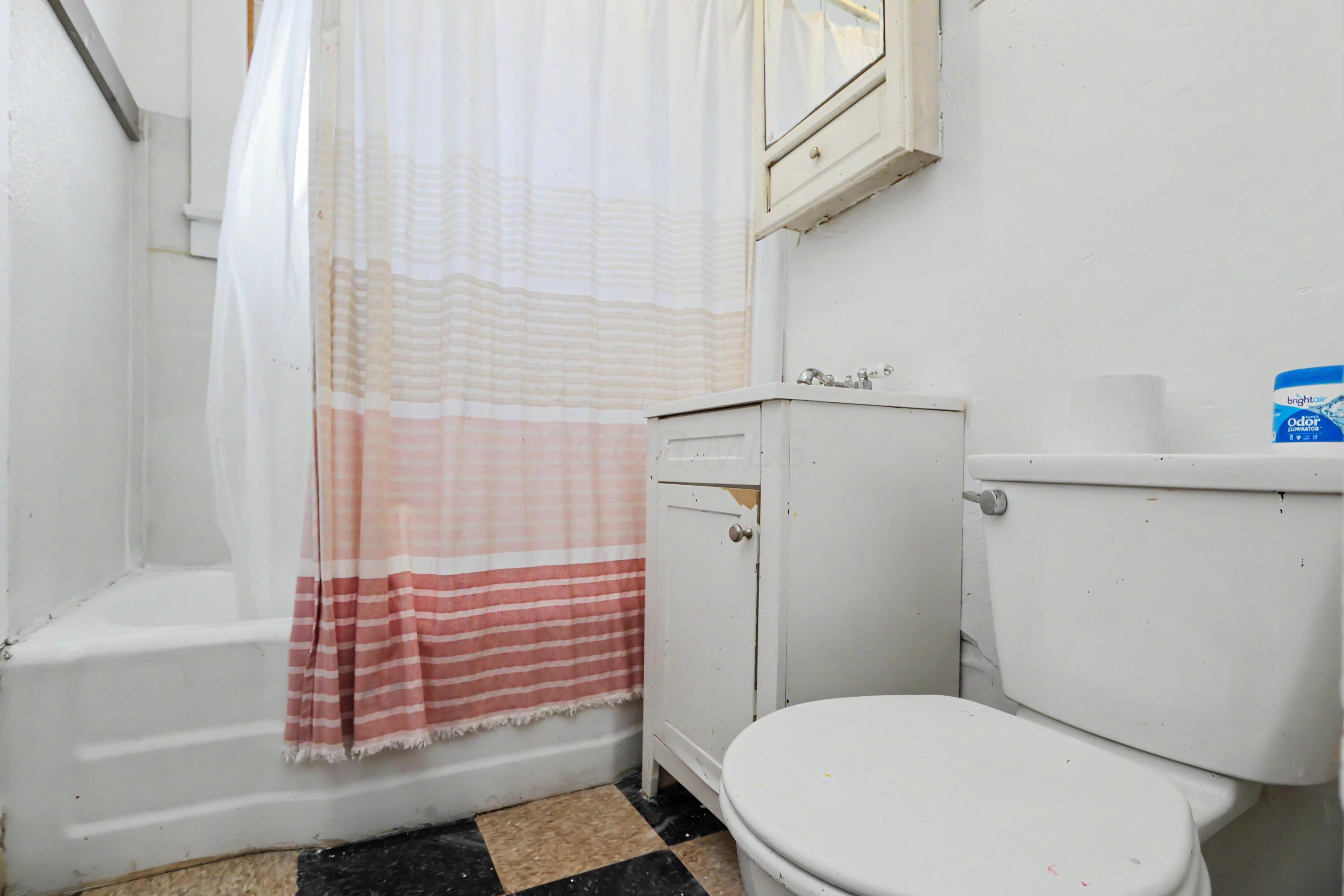 123 E Main Street Property Photo 9