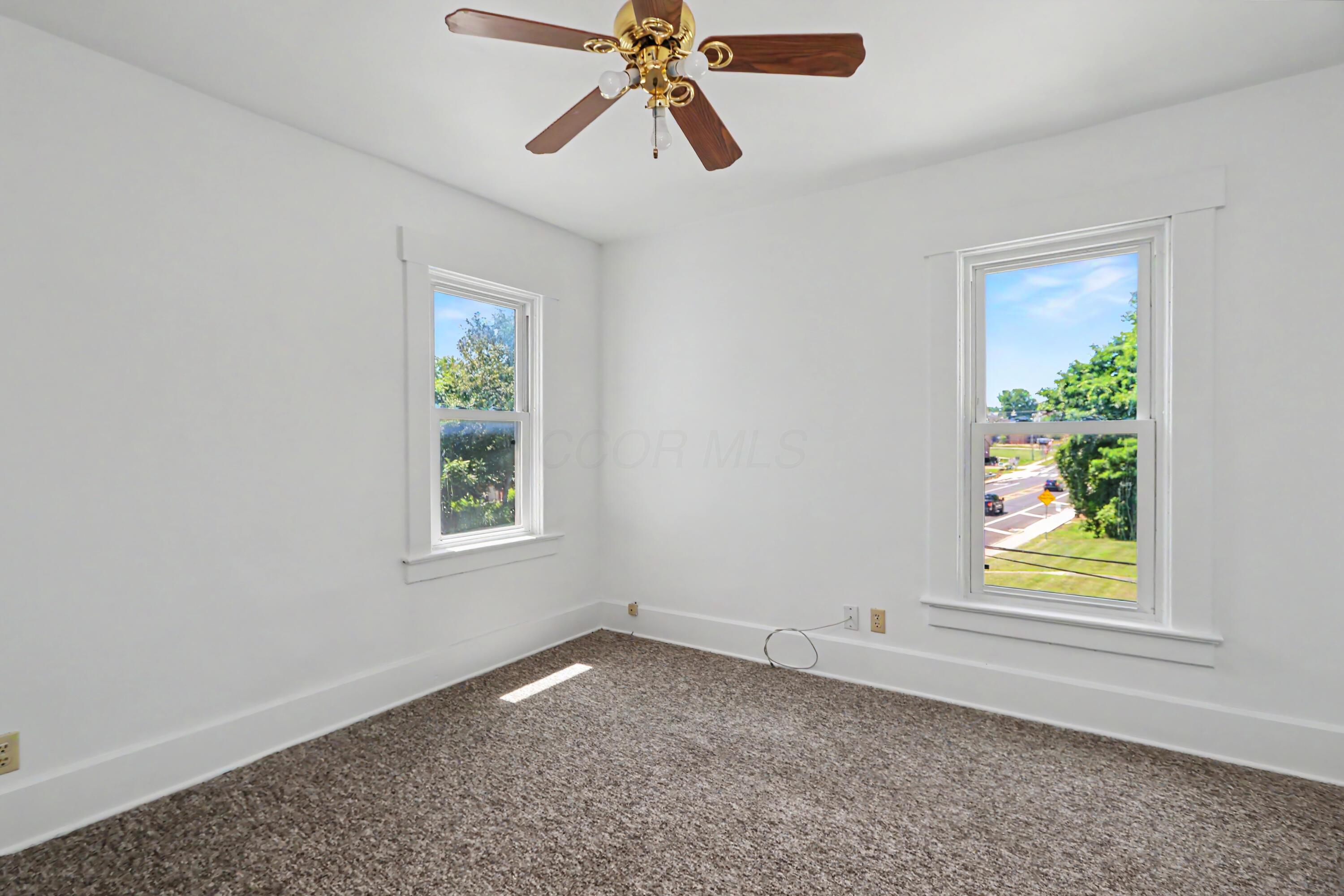 123 E Main Street Property Photo 16