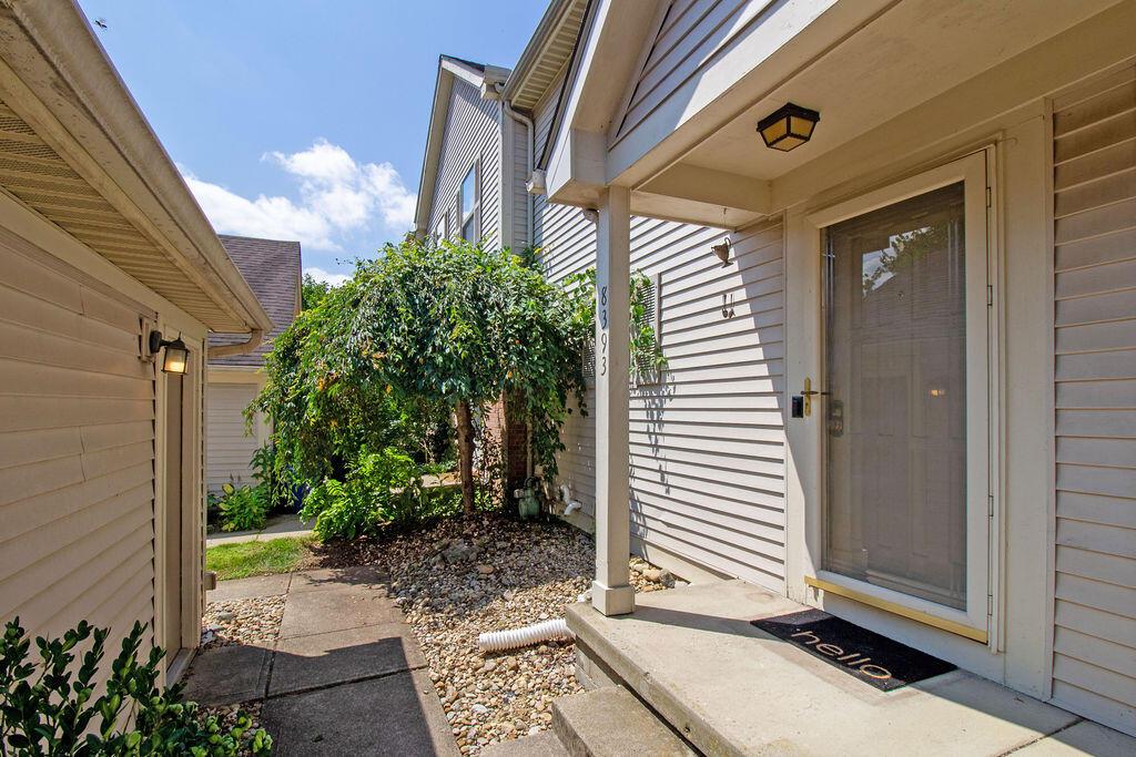 8393 Cliffthorne Way Property Photo 4