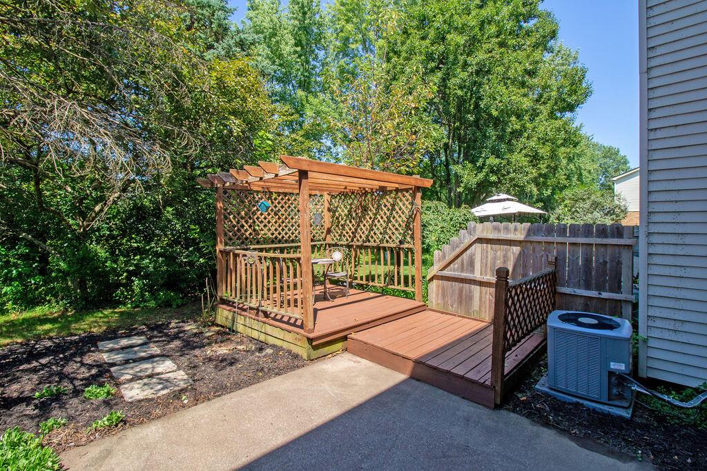 8393 Cliffthorne Way Property Photo 7
