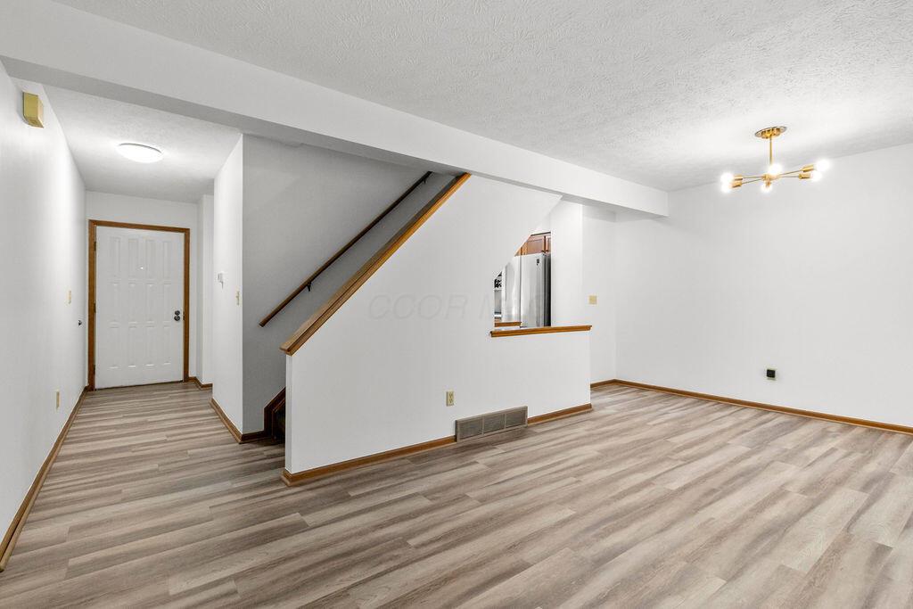 8393 Cliffthorne Way Property Photo 8