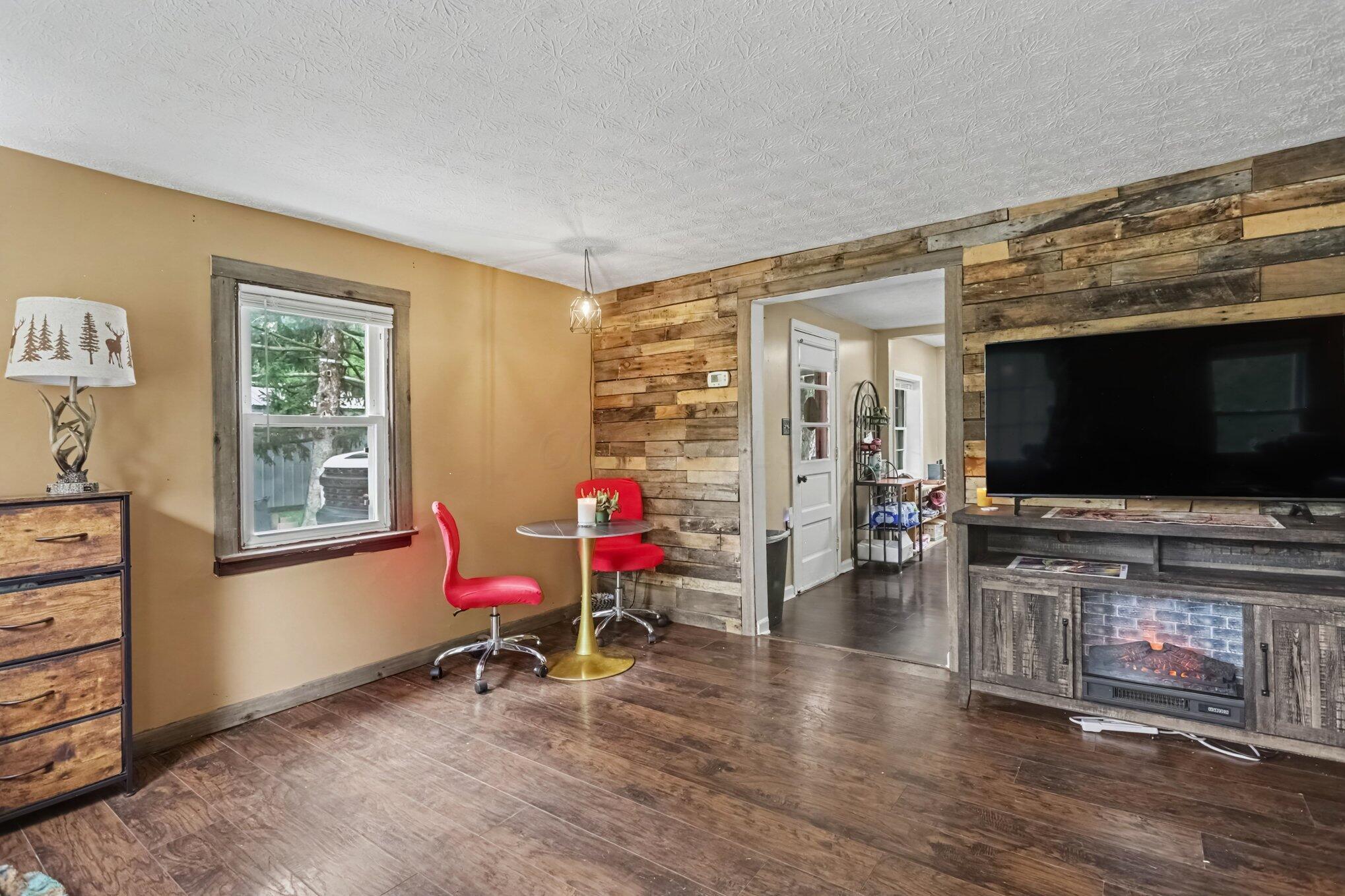 2806 Minerva Avenue Property Photo 8