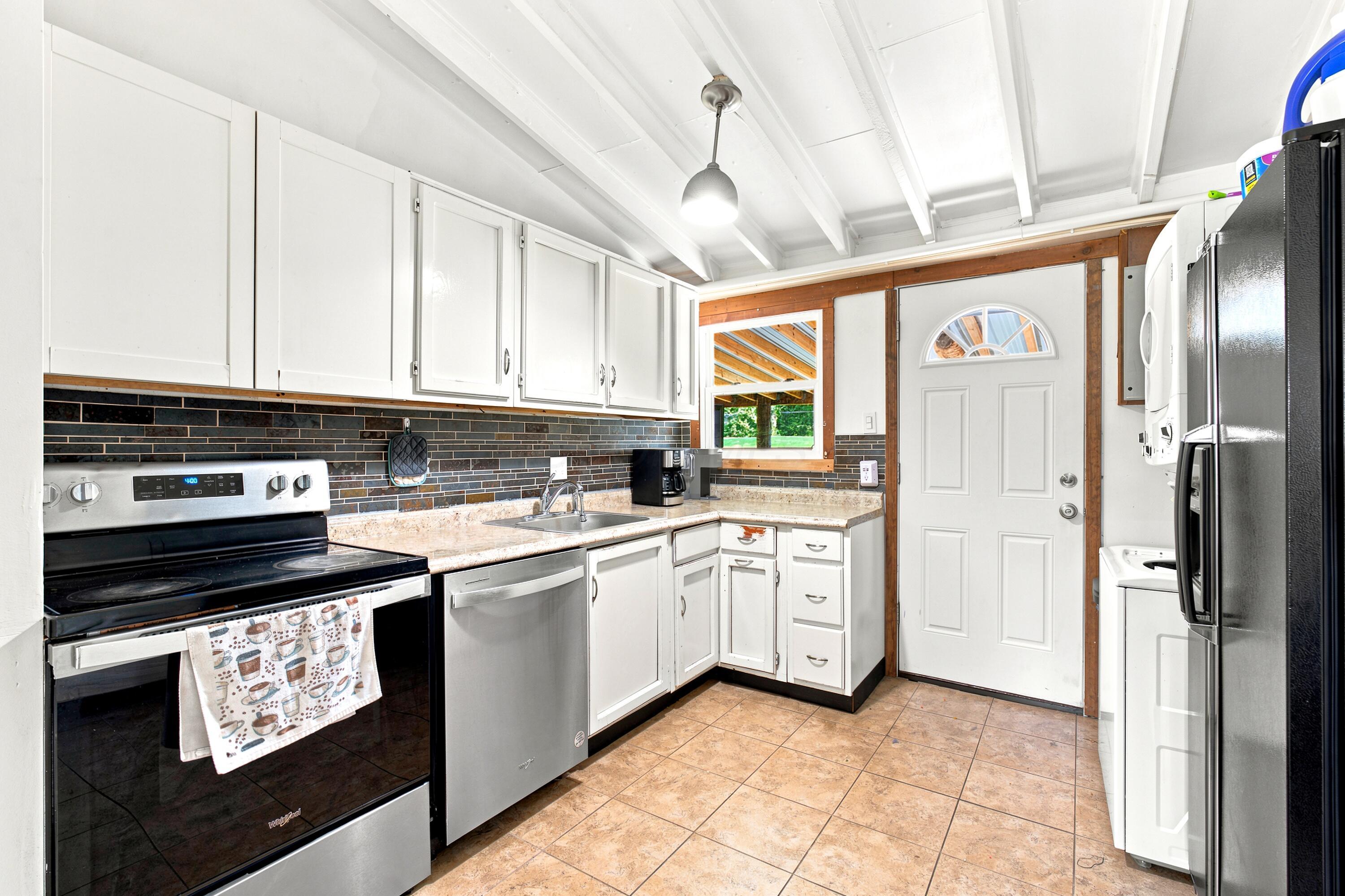 369 Kinsel Avenue Property Photo 5