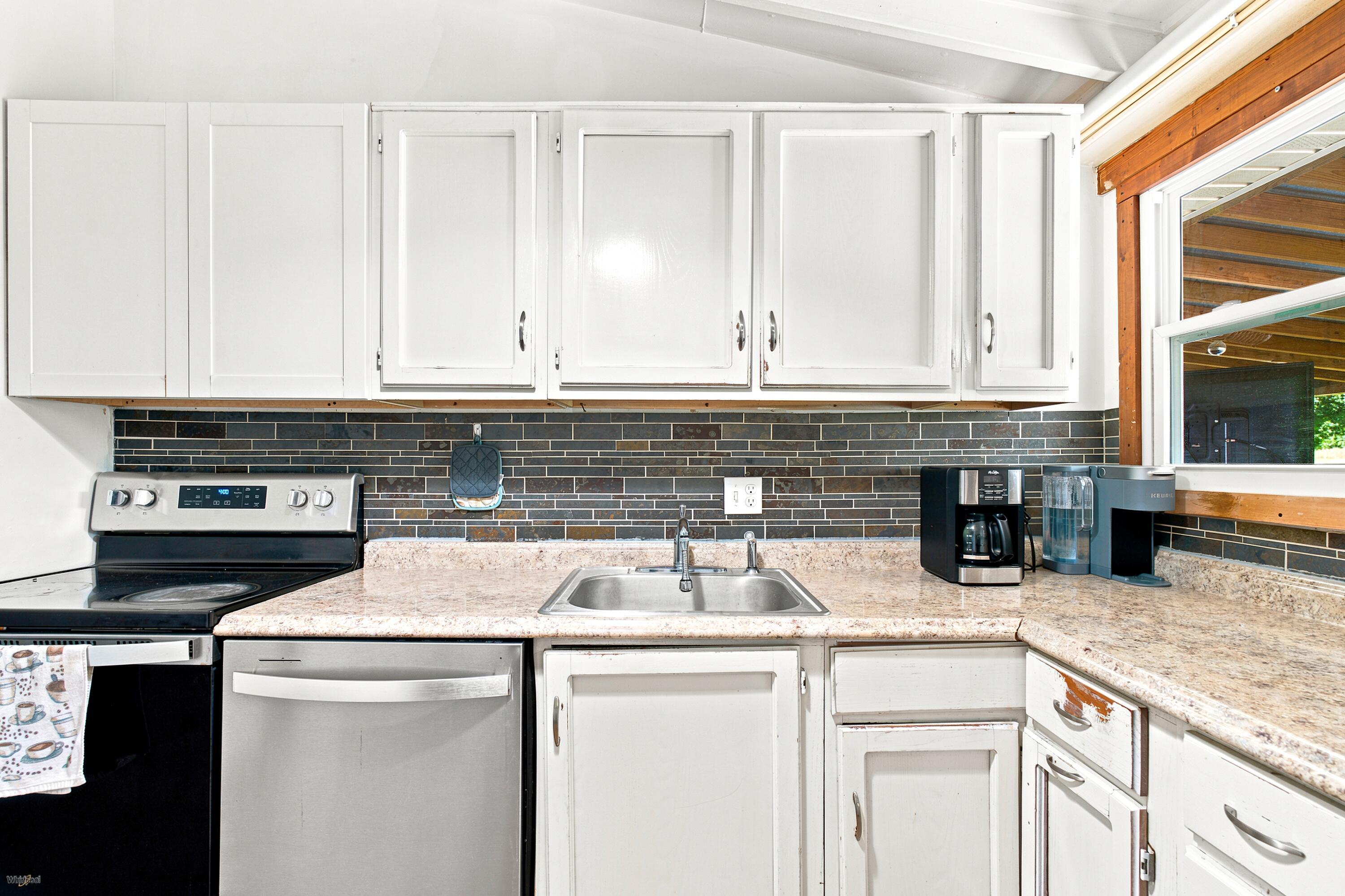369 Kinsel Avenue Property Photo 6