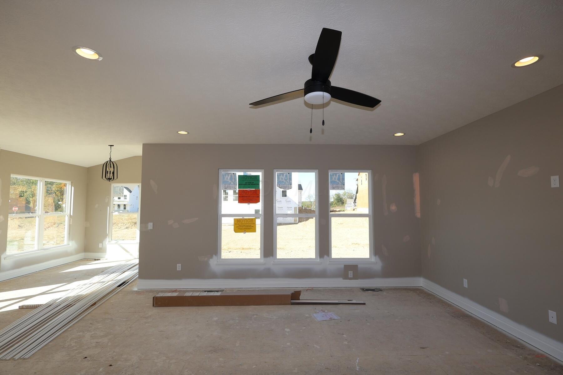 684 Fadley Loop E Property Photo 3