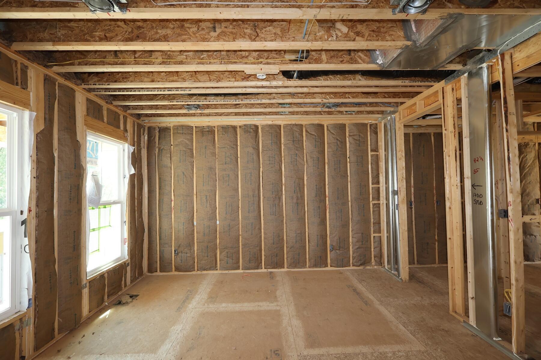 684 Fadley Loop E Property Photo 4
