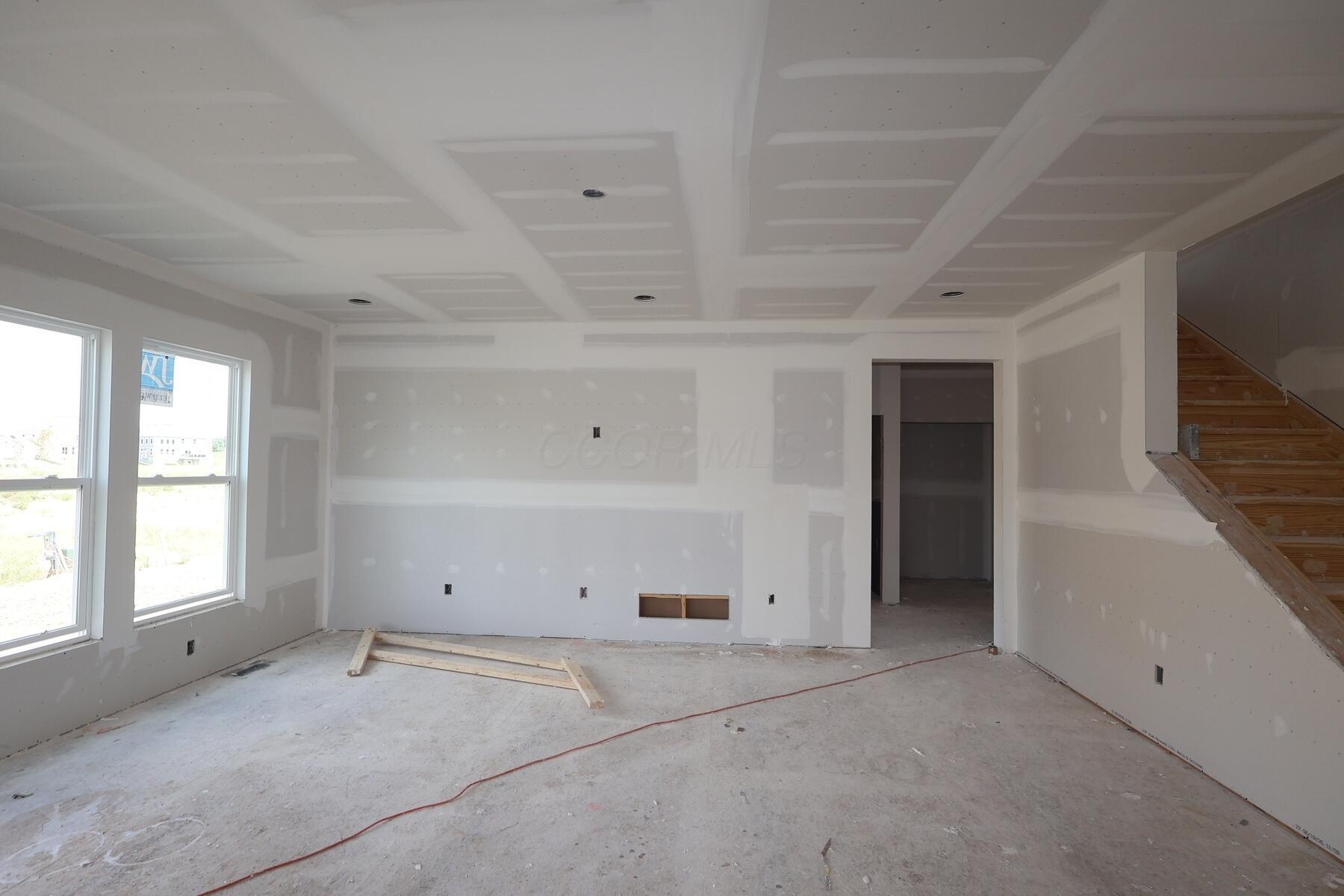684 Fadley Loop E Property Photo 4
