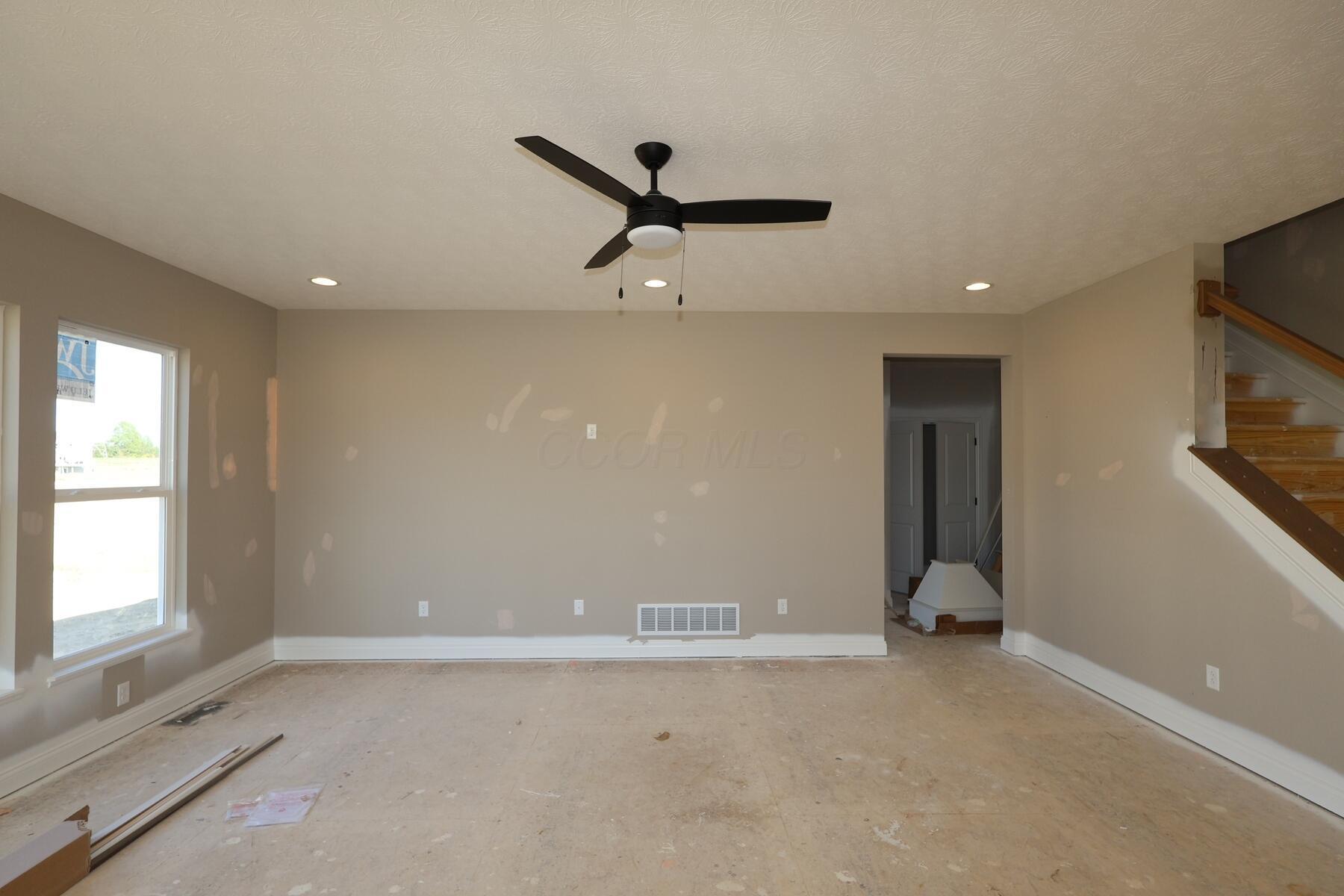 684 Fadley Loop E Property Photo 4