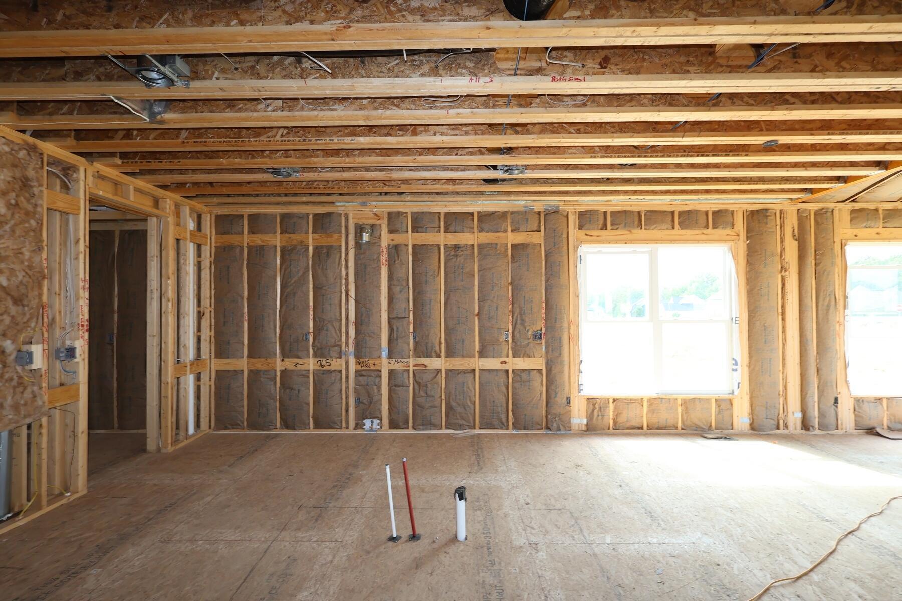 684 Fadley Loop E Property Photo 6