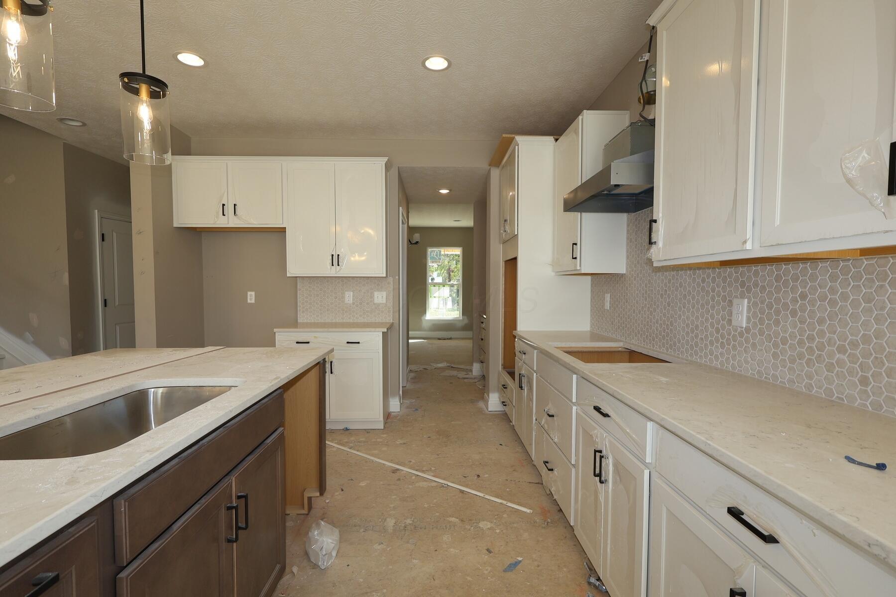 684 Fadley Loop E Property Photo 6