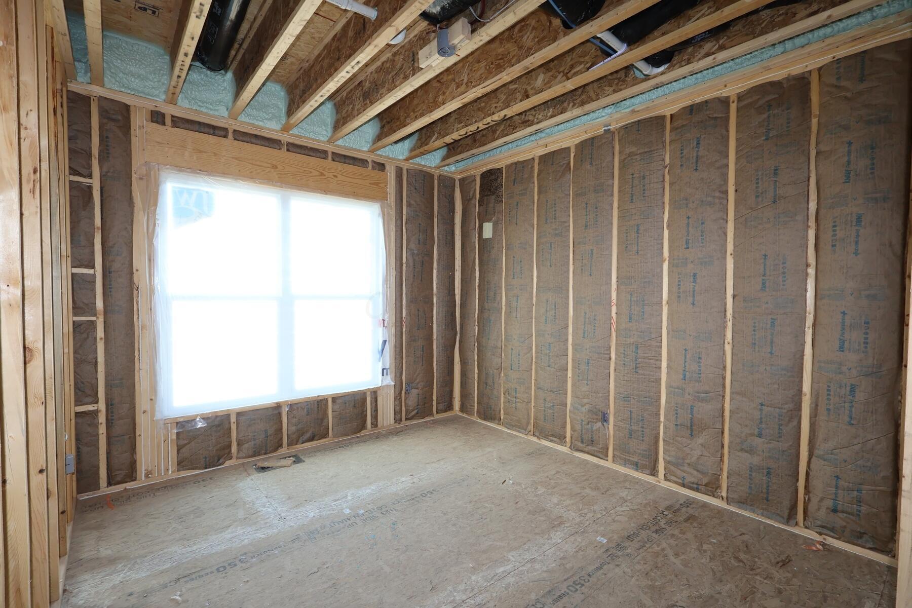 684 Fadley Loop E Property Photo 8